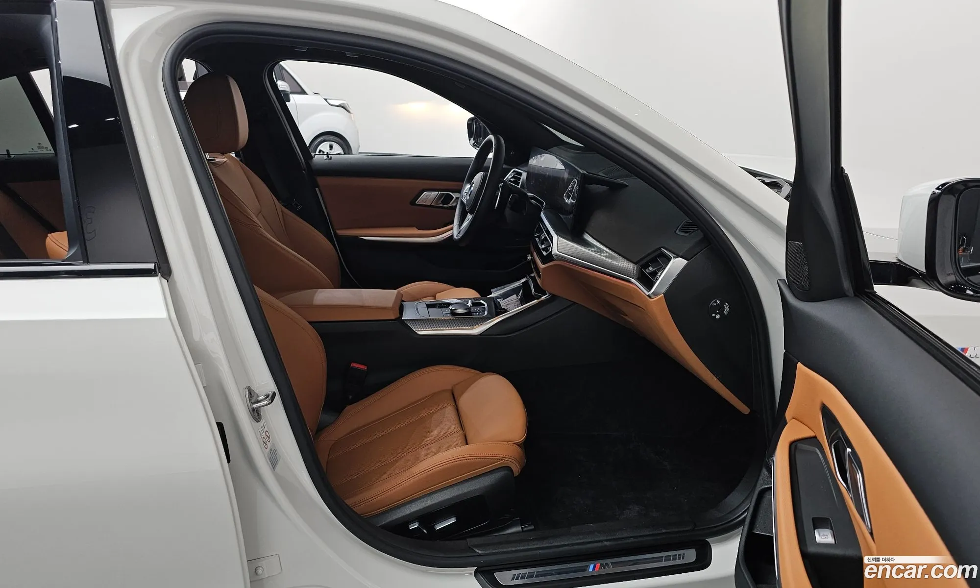 BMW 3 Series 2023 — 3