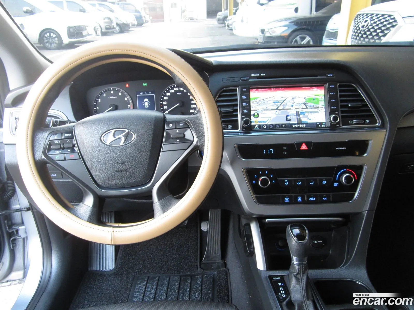 Hyundai LF Sonata 2014 — 13