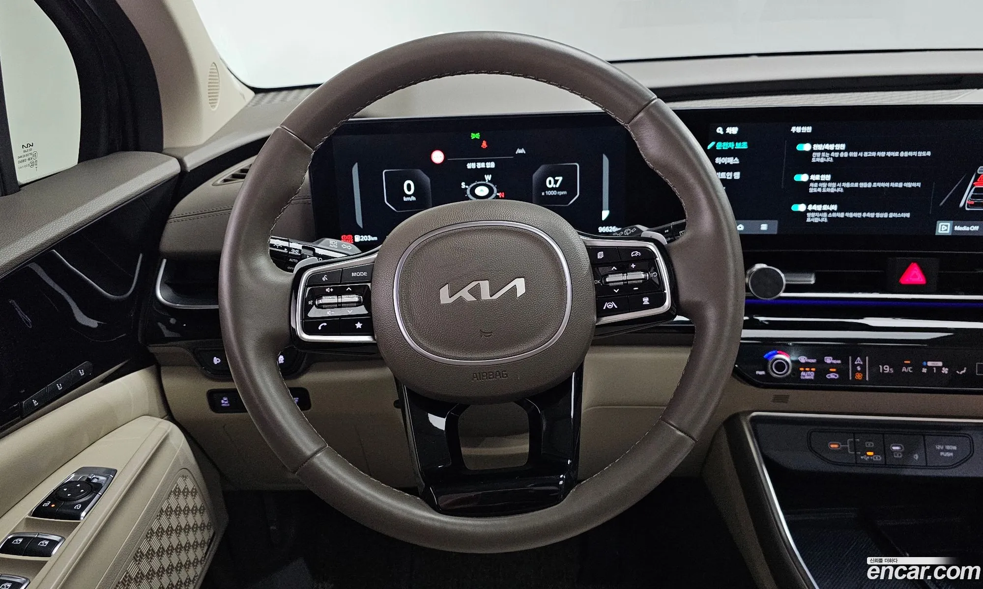 Kia Carnival 2024 — 12