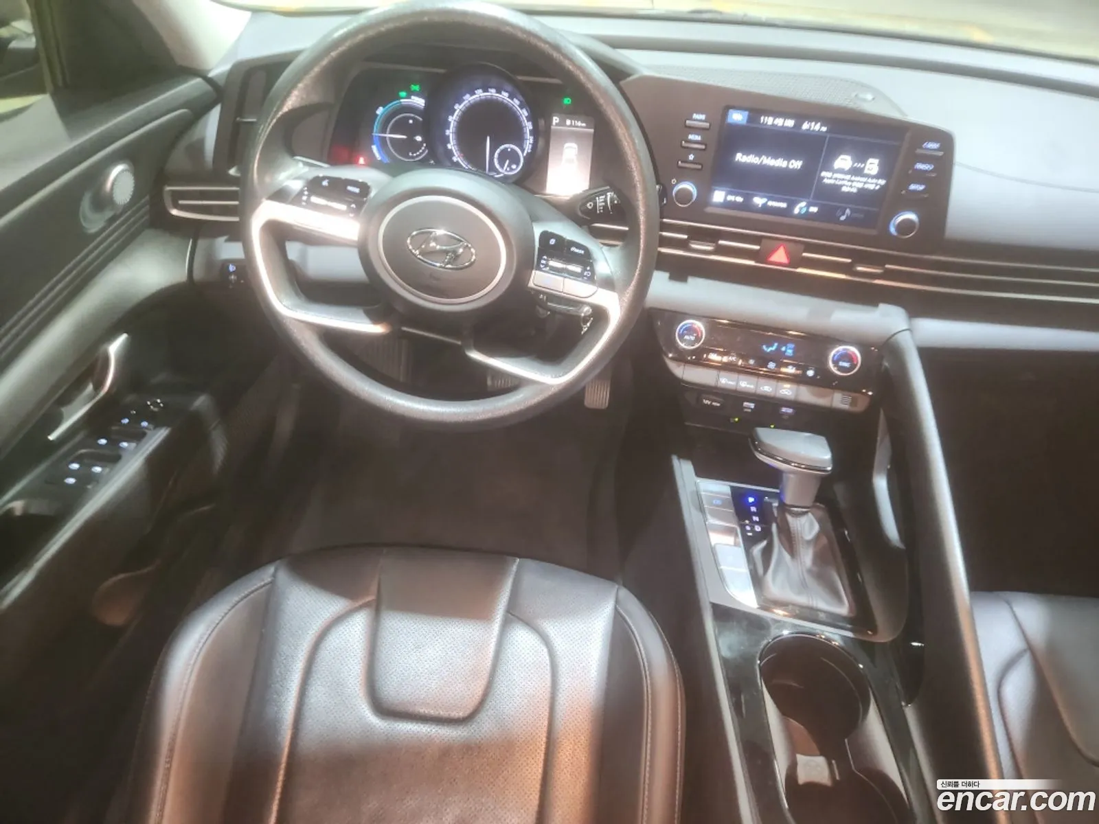 Hyundai Elantra Hybrid 2020 — 10
