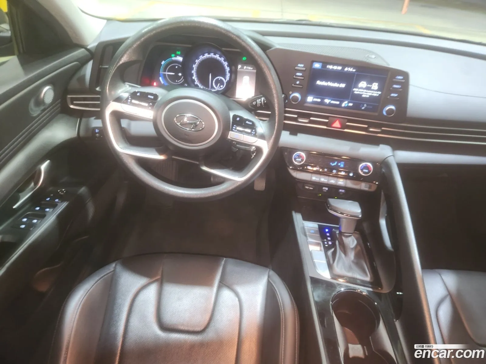 Hyundai Elantra Hybrid 2020 — 11