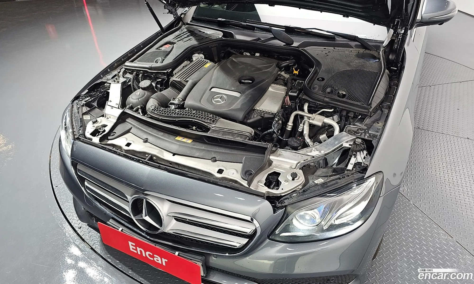 Mercedes-Benz E-Class W213 2018 WDDZF4KB3JA466339 — 18