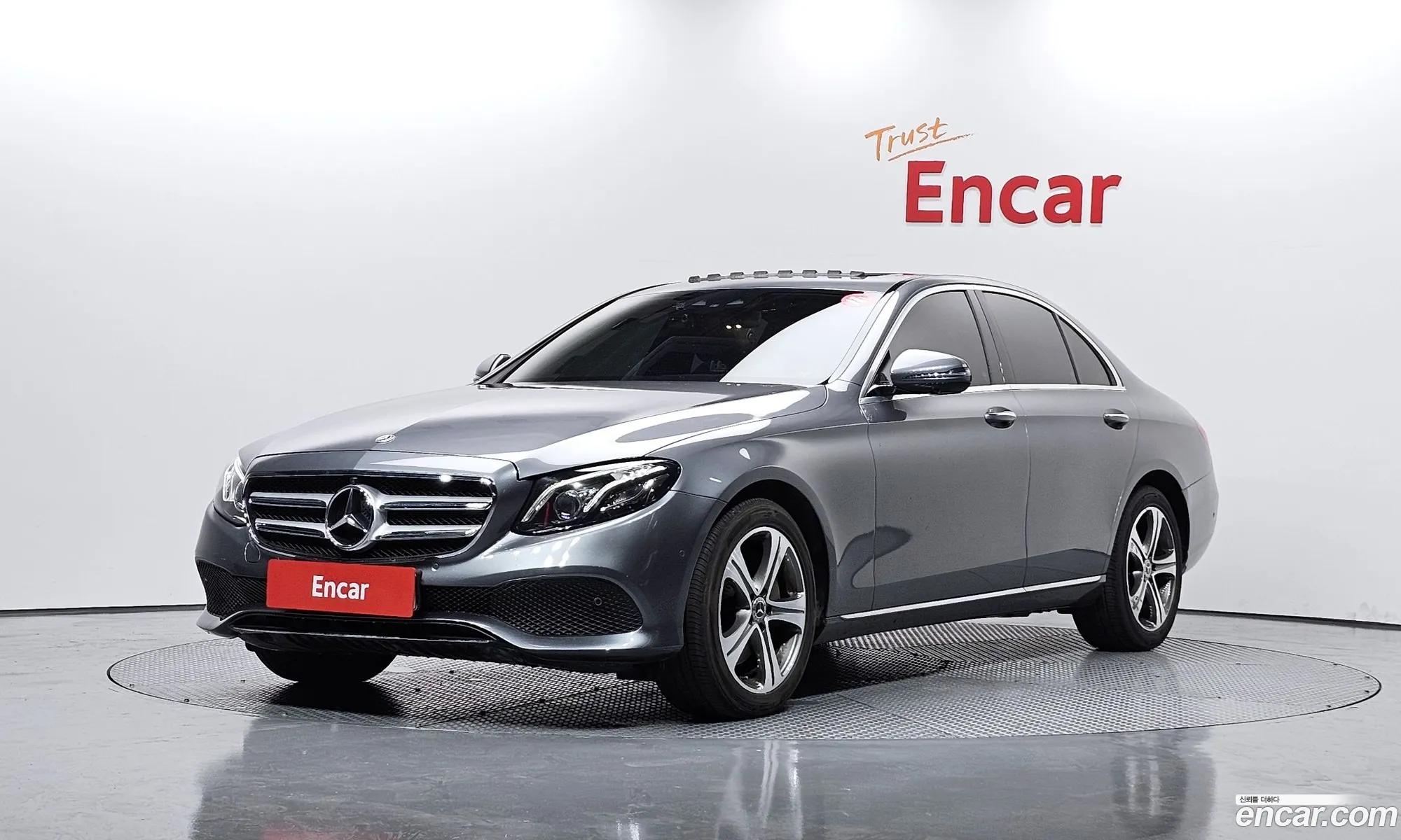 Mercedes-Benz E-Class W213 2018 WDDZF4KB3JA466339 — 2