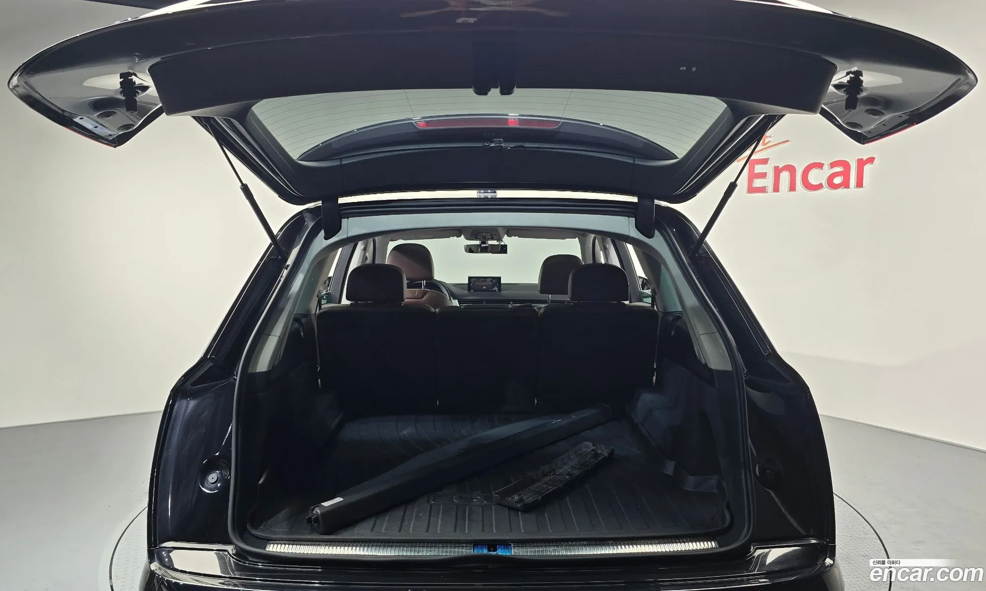 Audi Q7 2019 WAUZZZ4M7KD043676 — 7