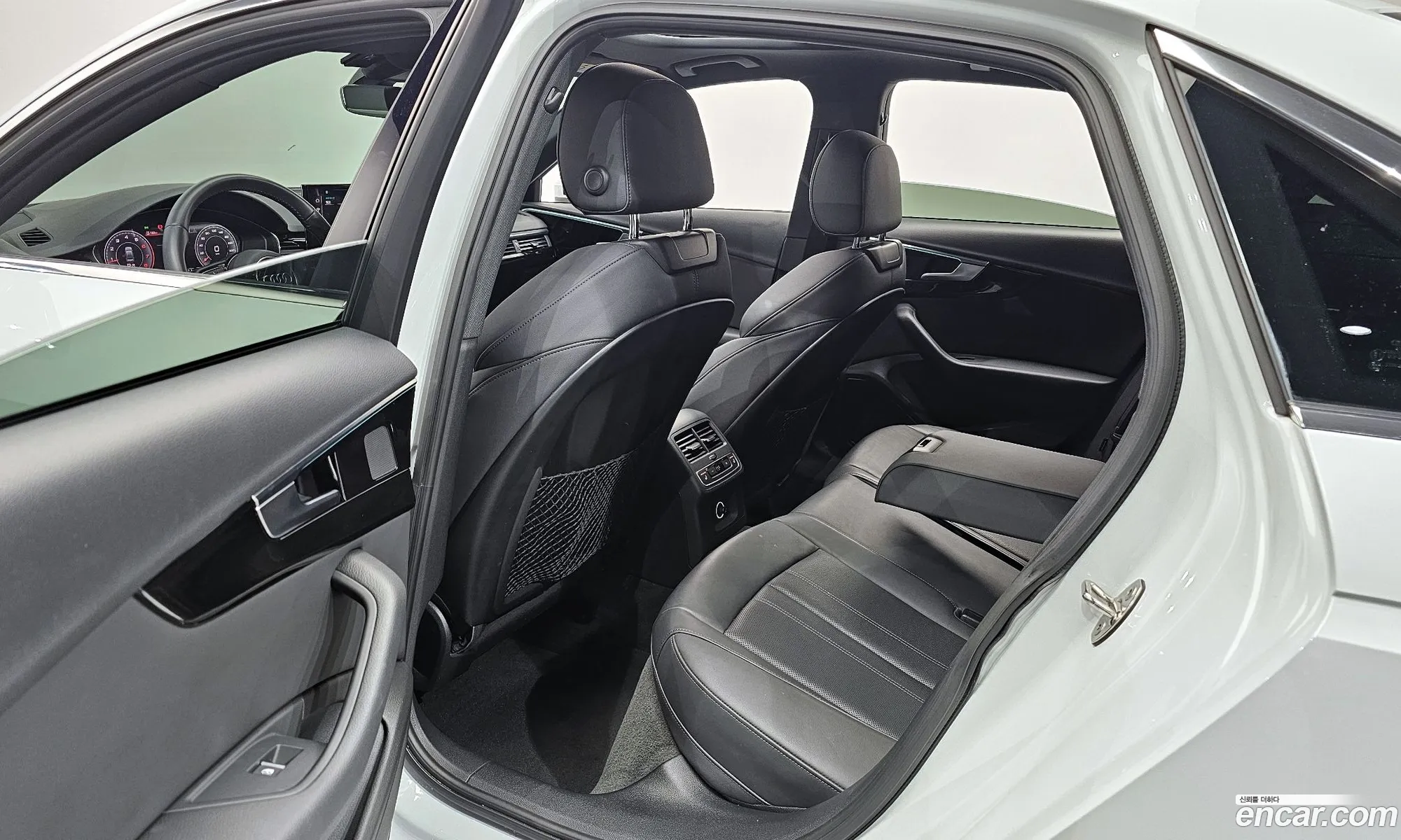 Audi A4 2020 WAUZZZF46LA062851 — 3