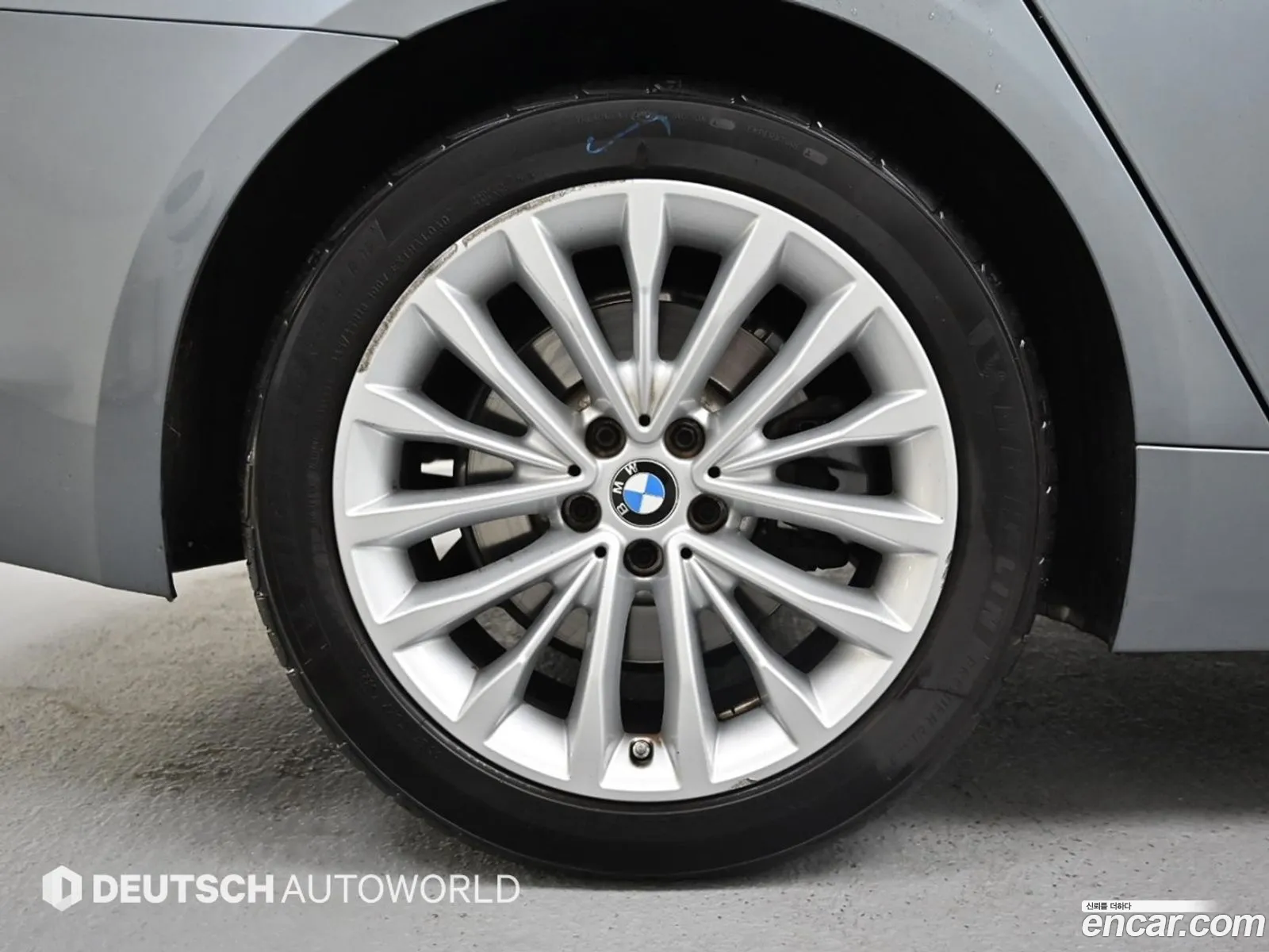 BMW 5 Series 2018 — 17