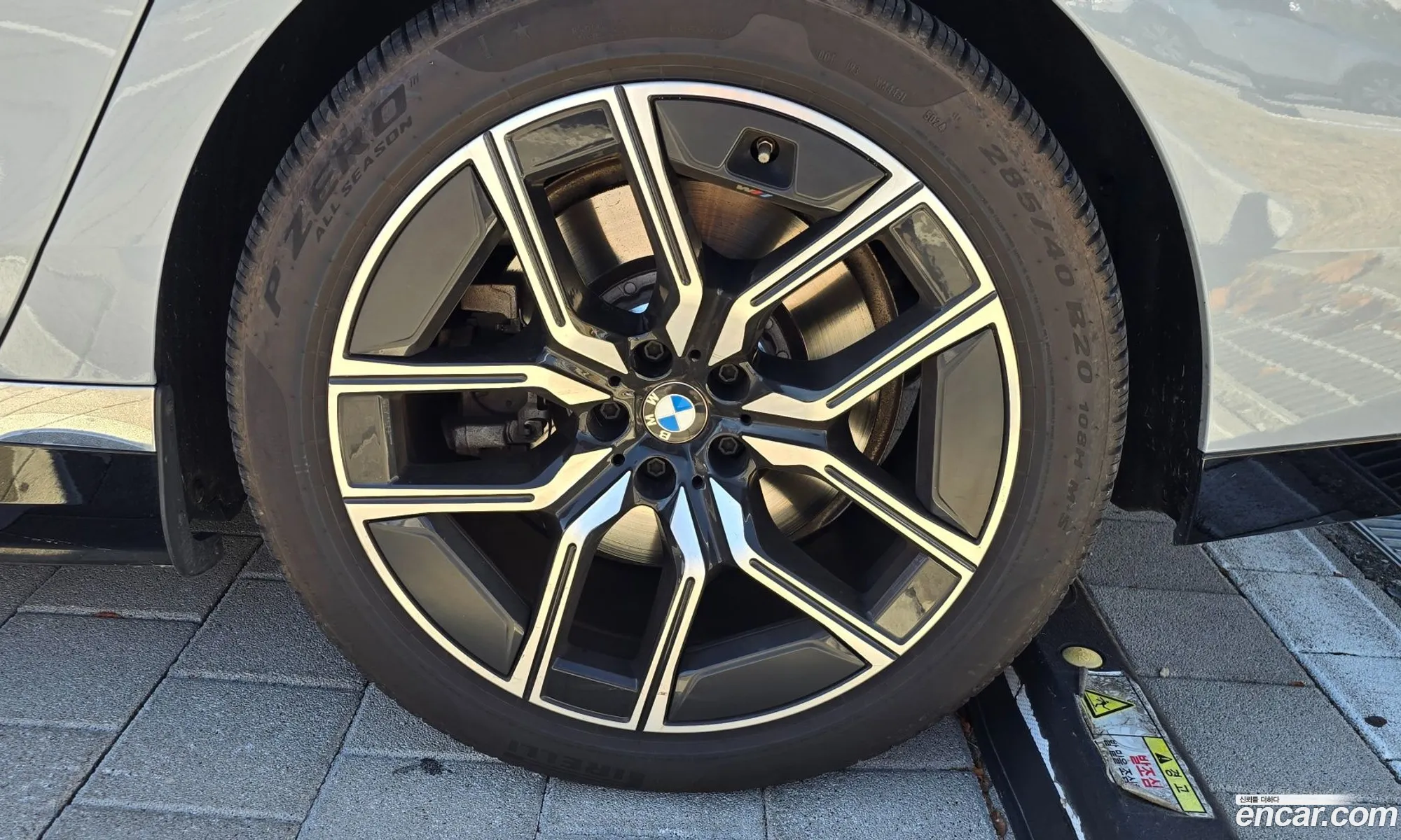 BMW i7 2023 — 13