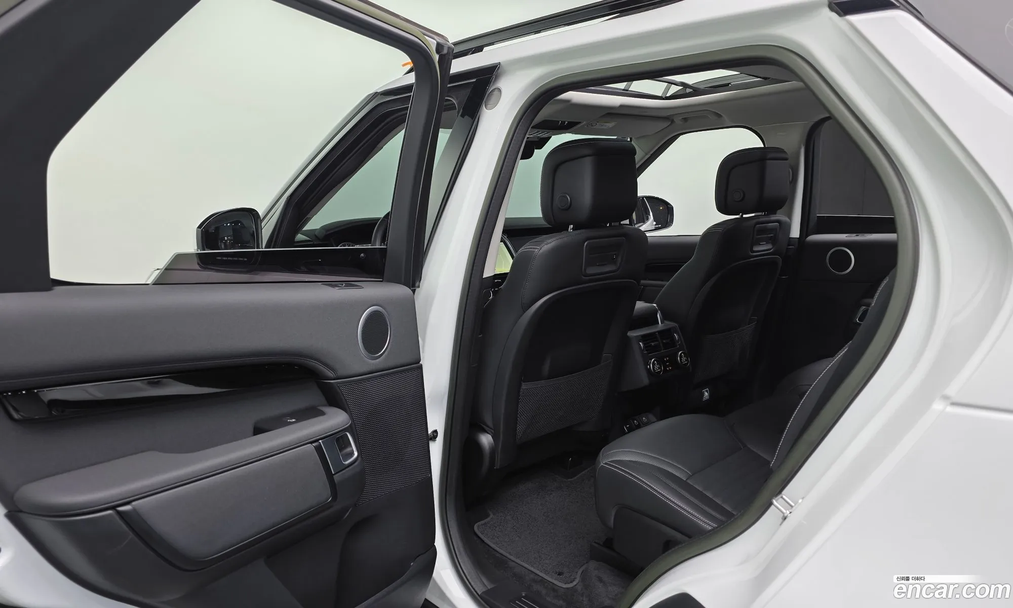 Land Rover Discovery 5 2022 SALRA2BW9P2471735 — 15