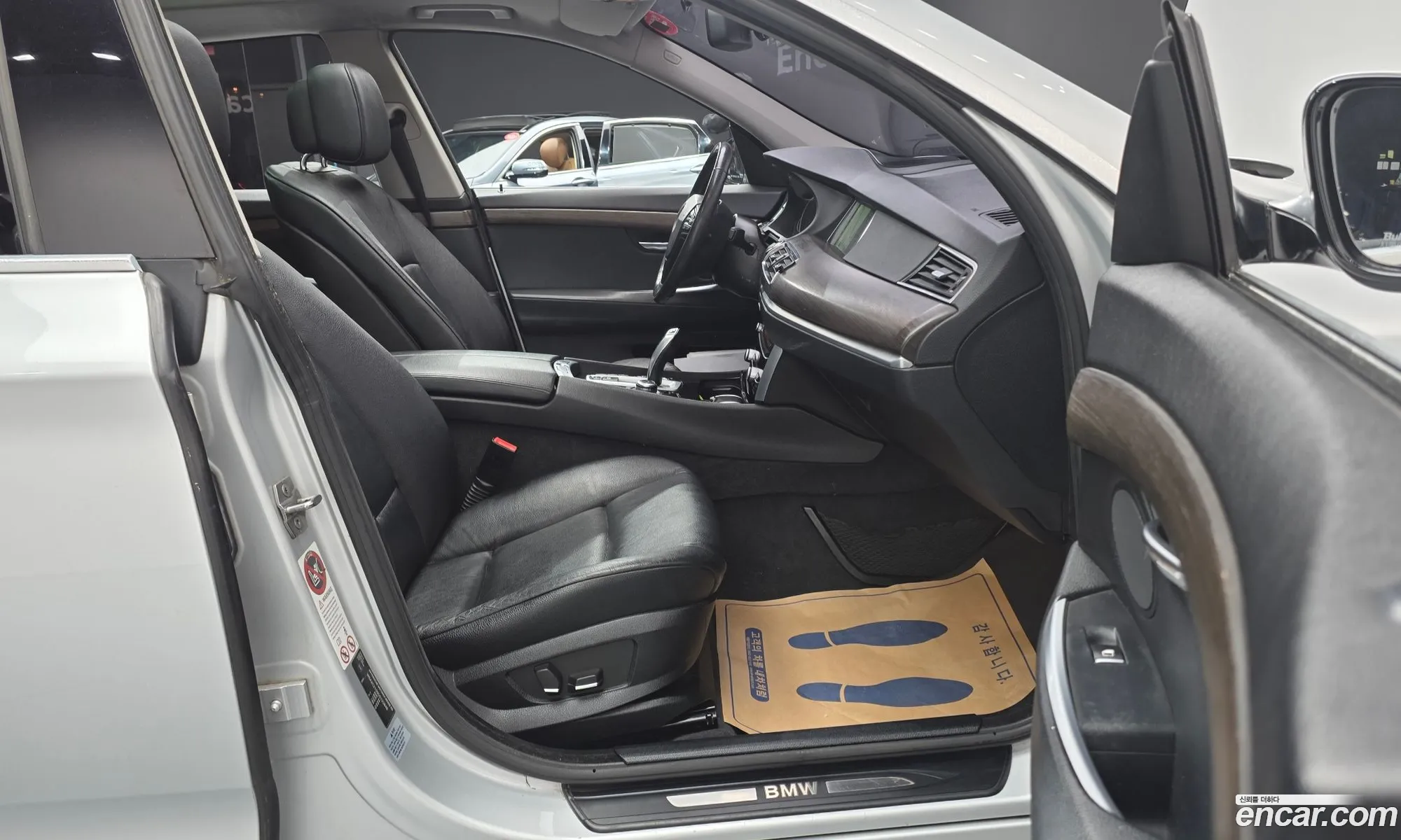 BMW 5 Series GT 2013 WBAXC2109DD123646 — 17