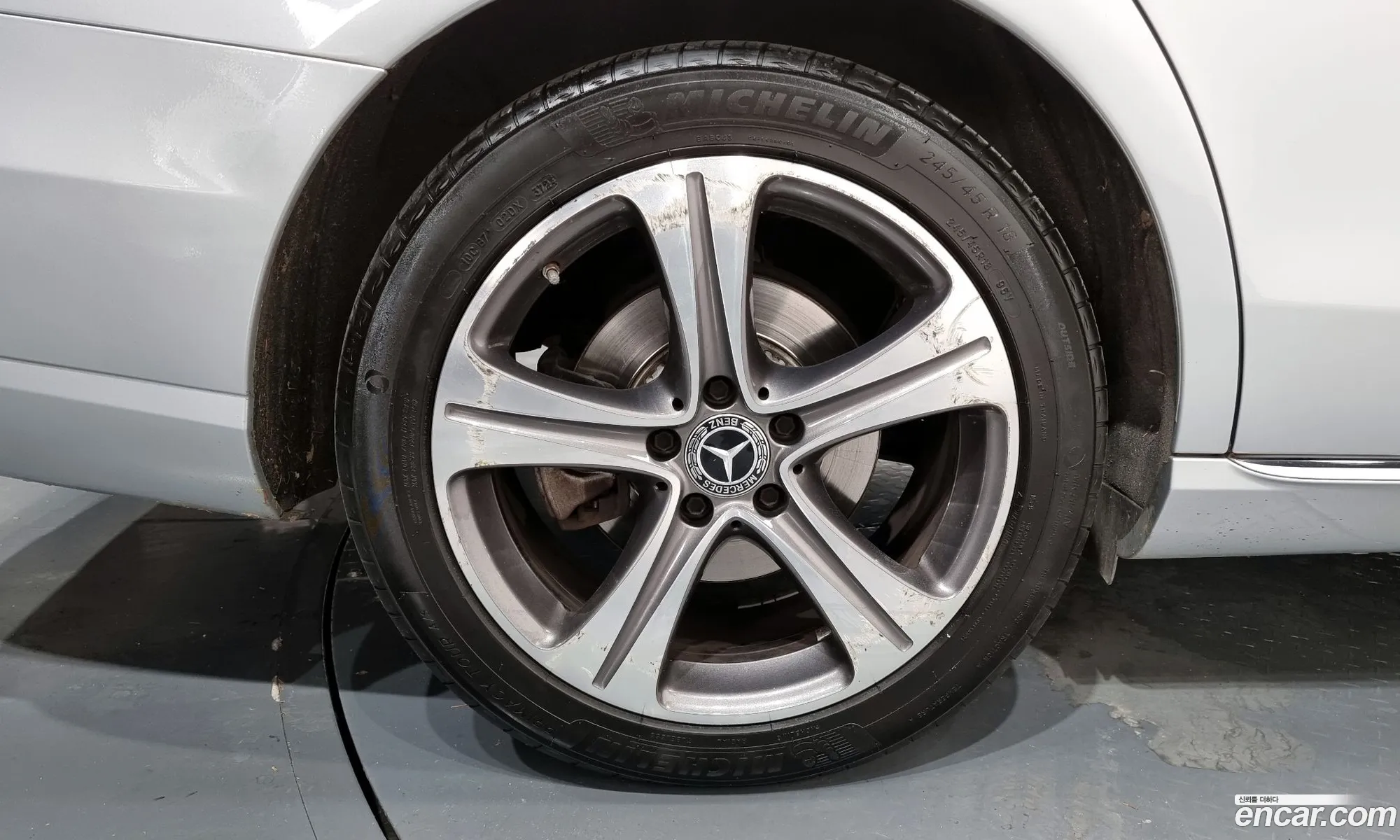 Mercedes-Benz E-Class W213 2019 WDDZF0EB2KA492291 — 14