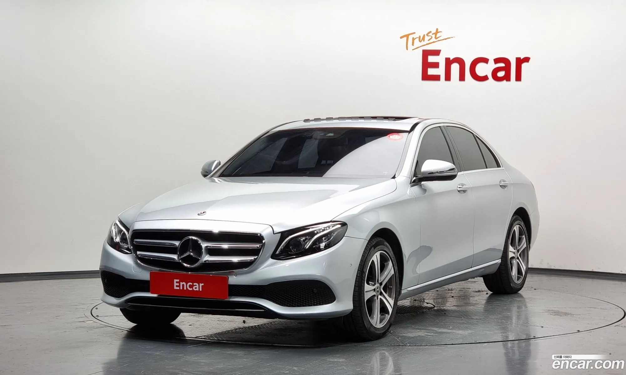 Mercedes-Benz E-Class W213 2019 WDDZF0EB2KA492291 — 16