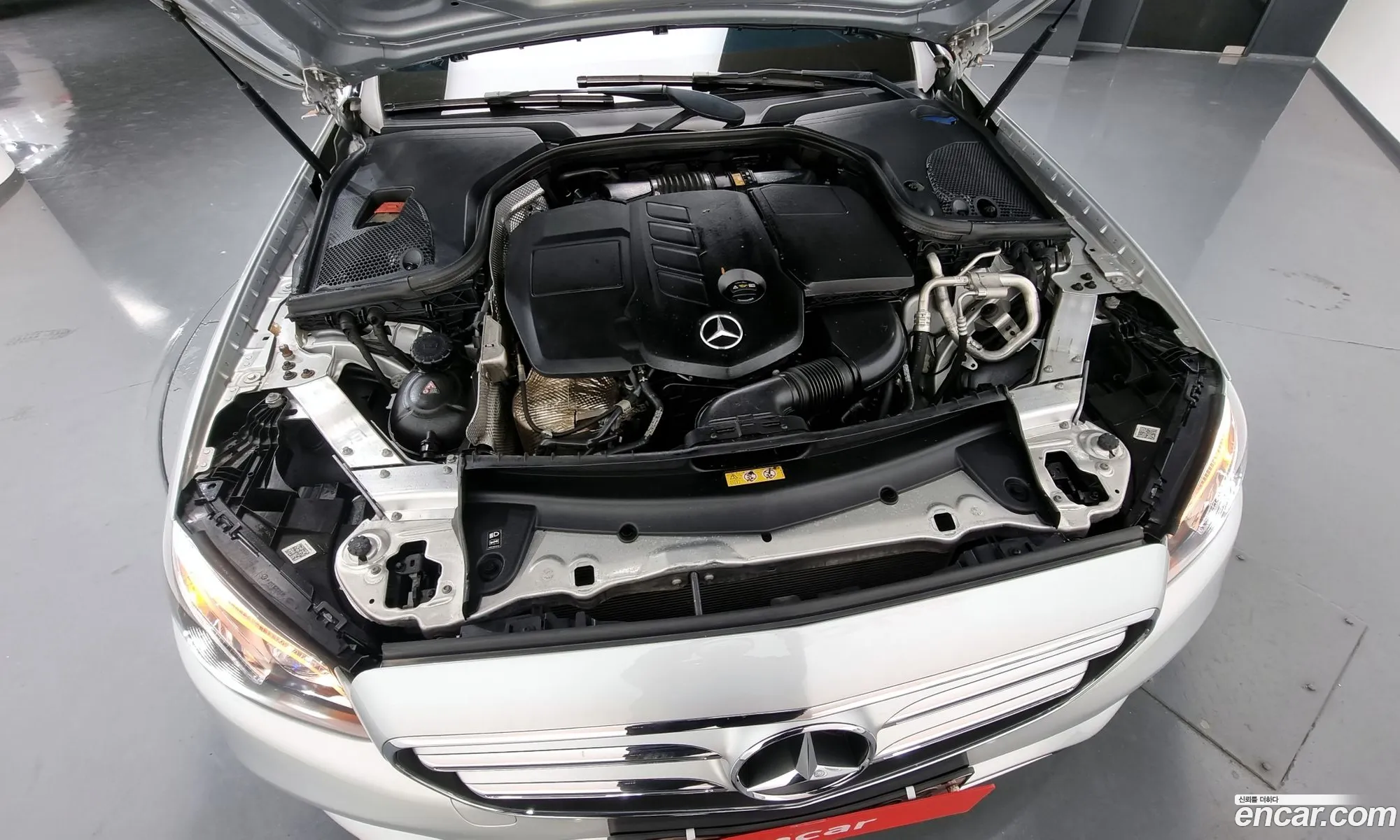 Mercedes-Benz E-Class W213 2019 WDDZF0EB2KA492291 — 17