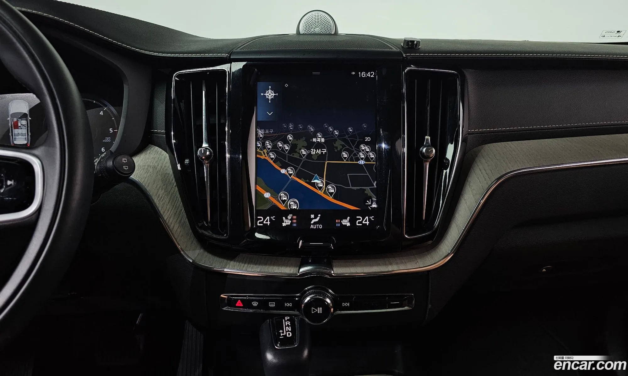 Volvo XC60 2018 — 16