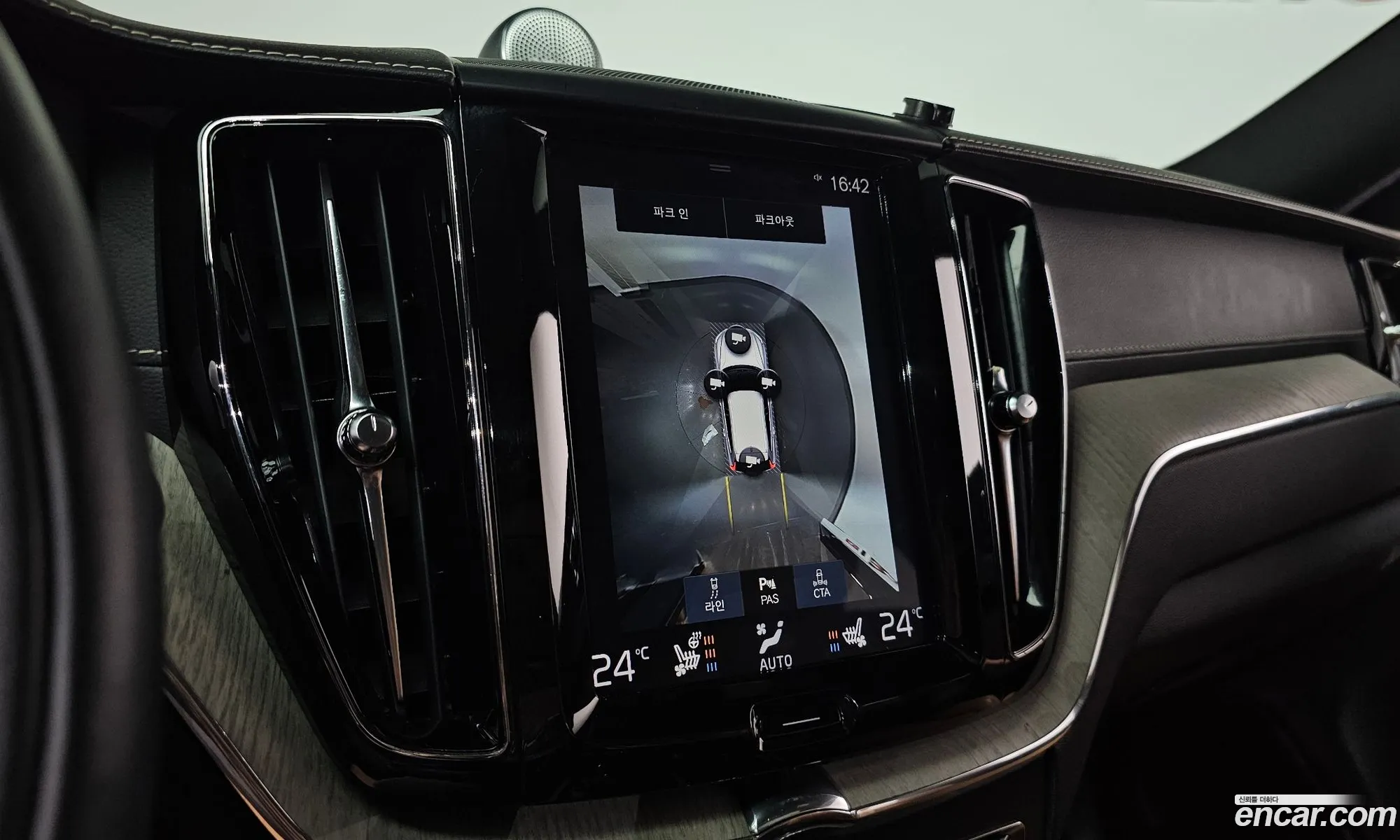Volvo XC60 2018 — 19