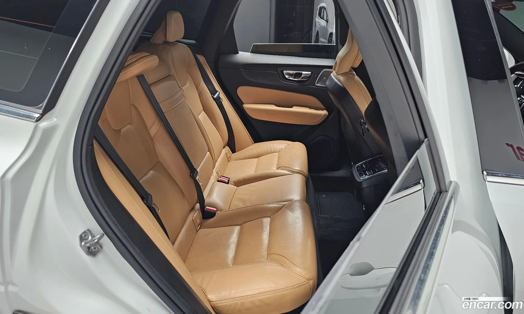 Volvo XC60 2018 — 3