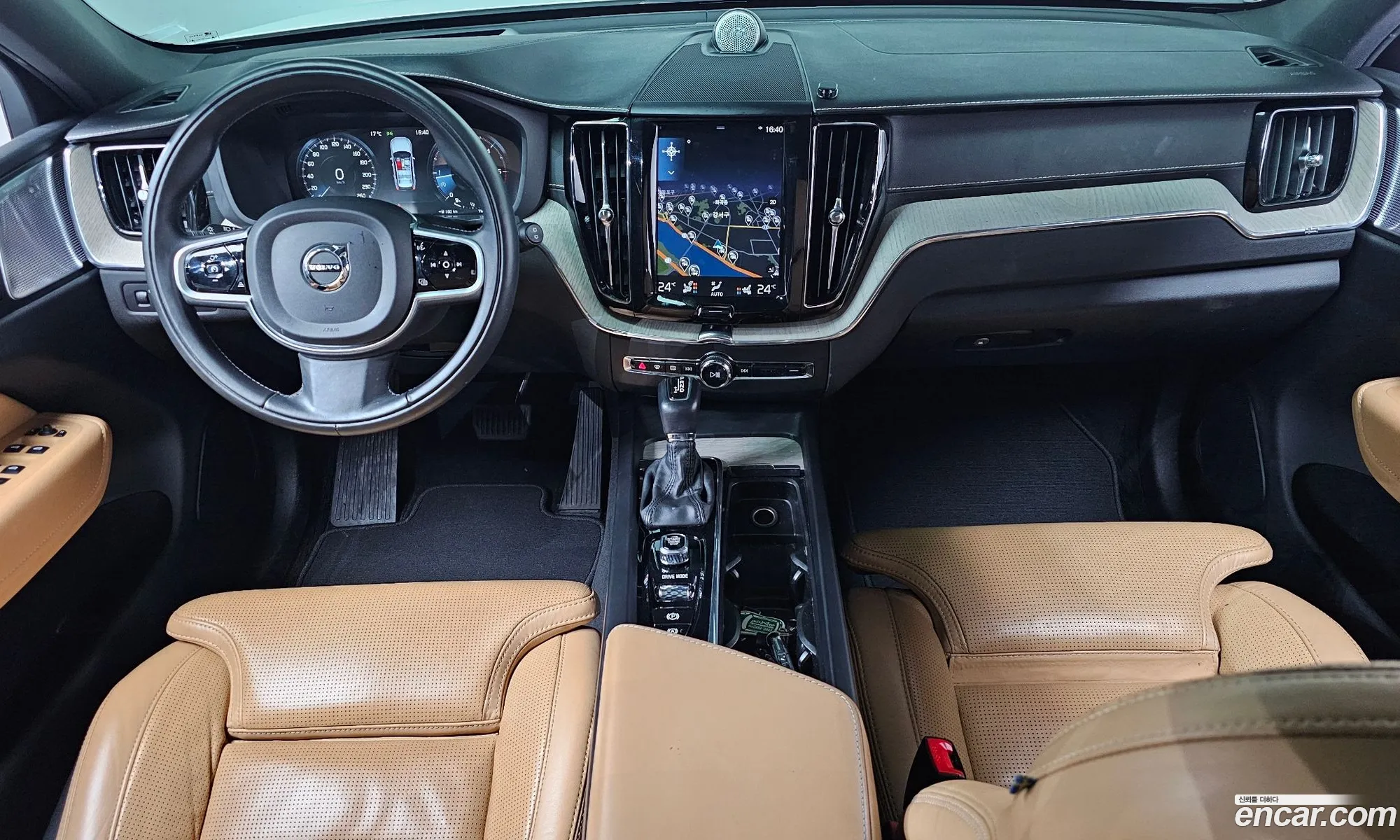 Volvo XC60 2018 — 18