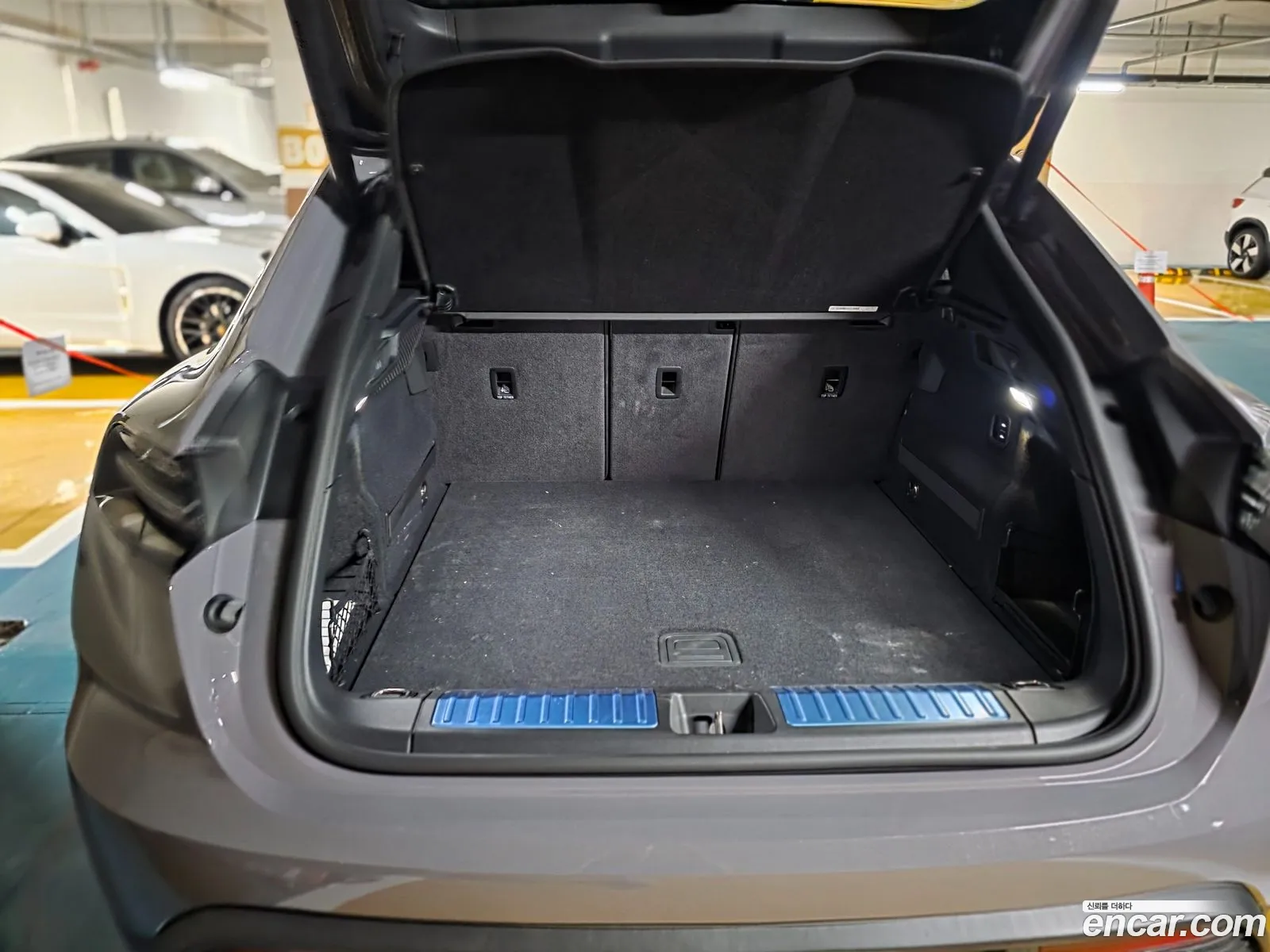 Porsche Macan EV 2025 — 12