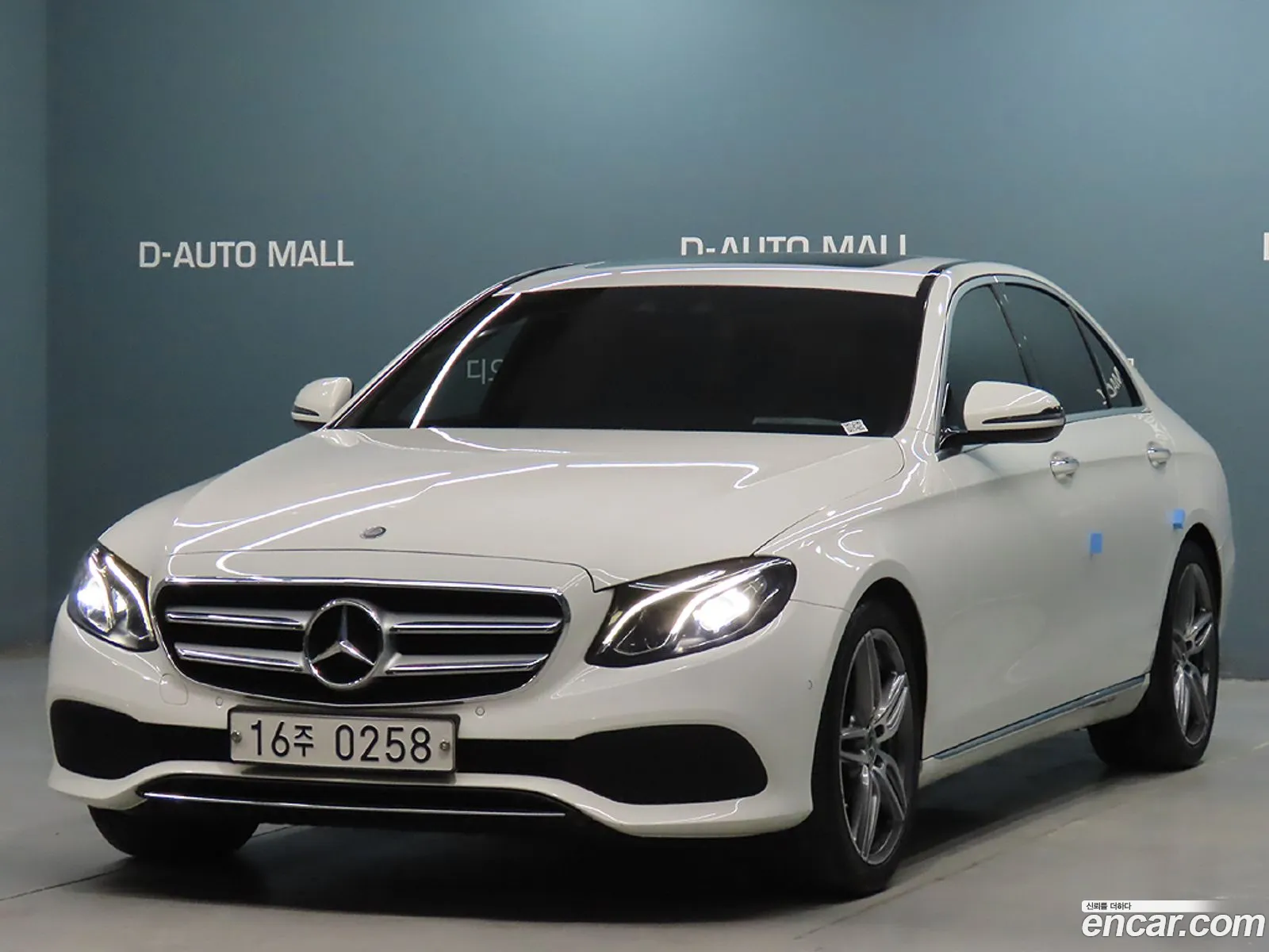 Mercedes-Benz E-Class W213 2016 — 18