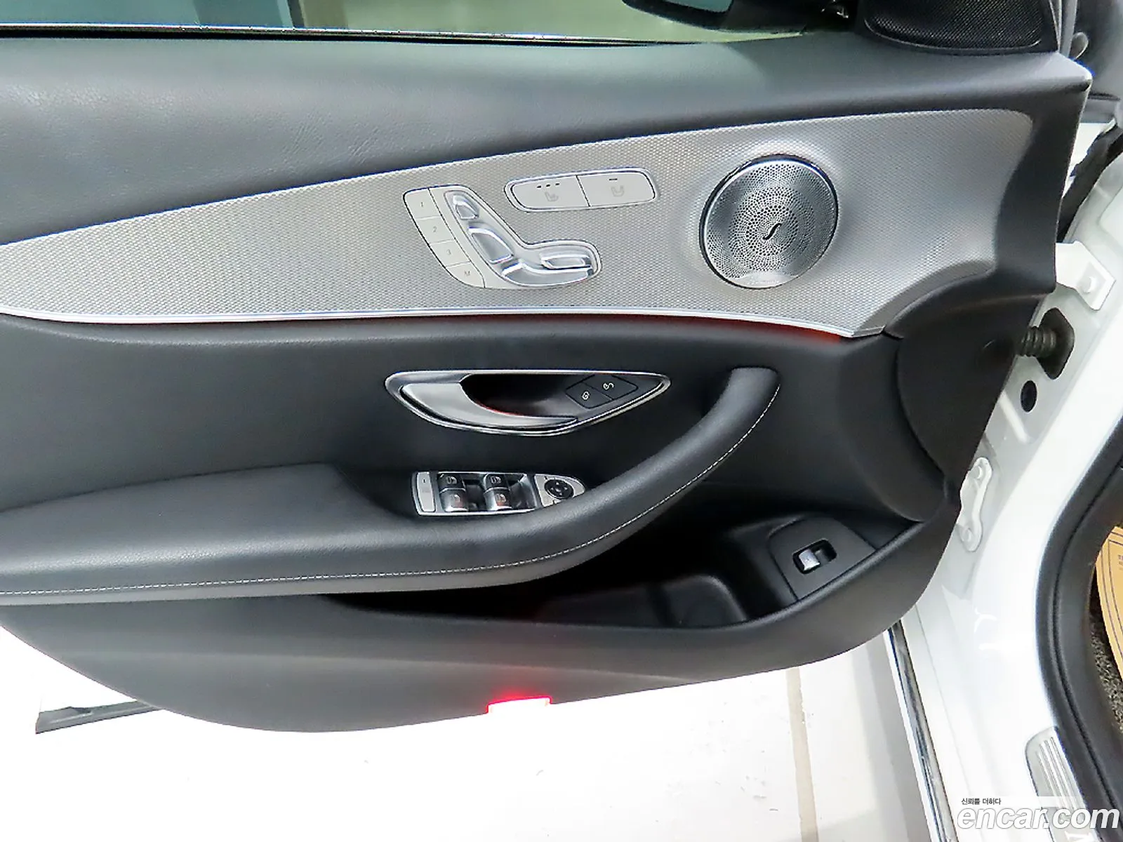 Mercedes-Benz E-Class W213 2016 — 14