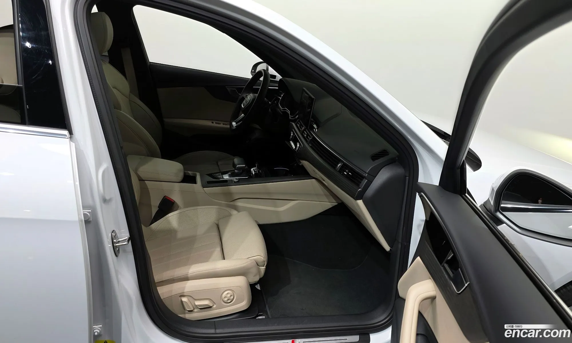 Audi A4 2022 WAUZZZF45PA018037 — 10