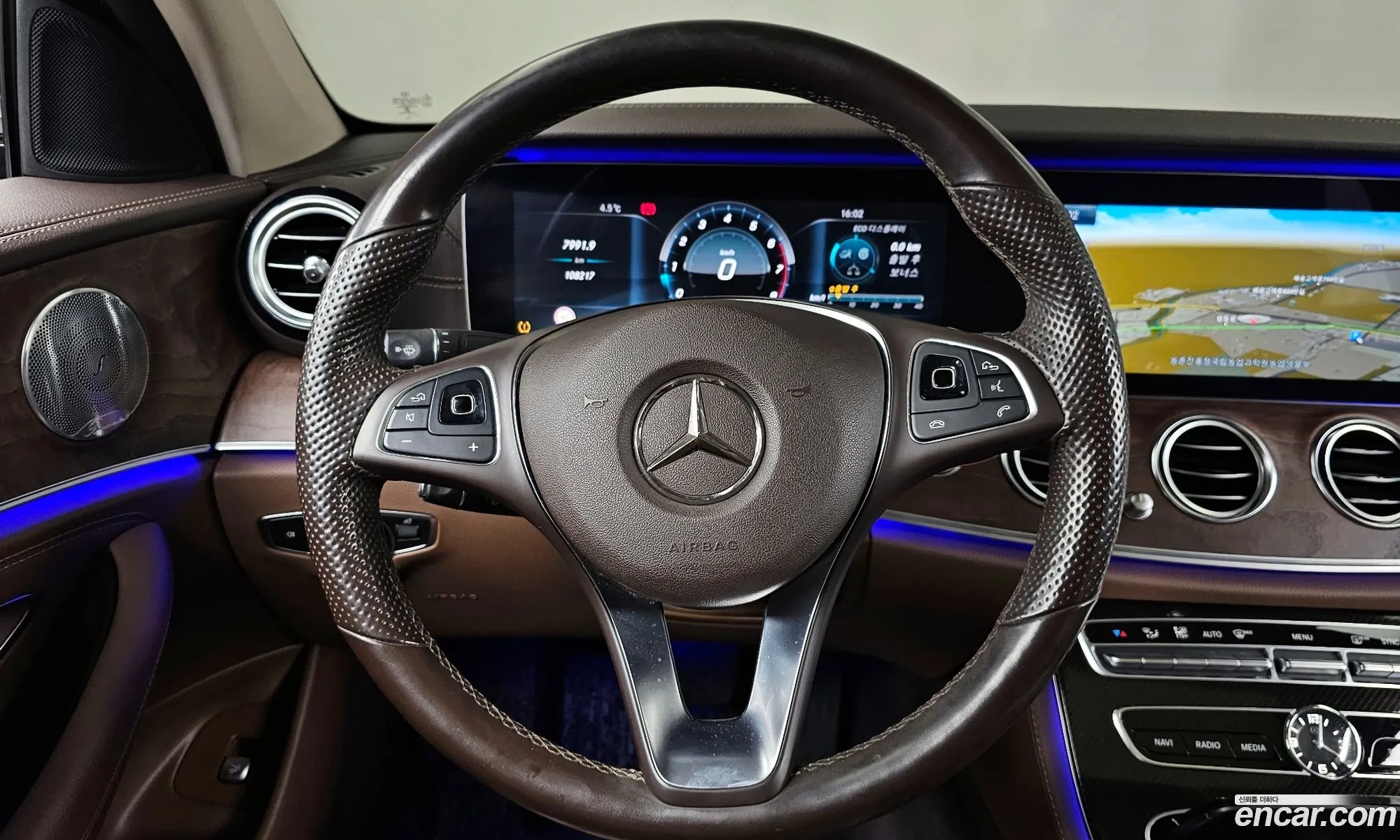 Mercedes-Benz E-Class W213 2016 — 19