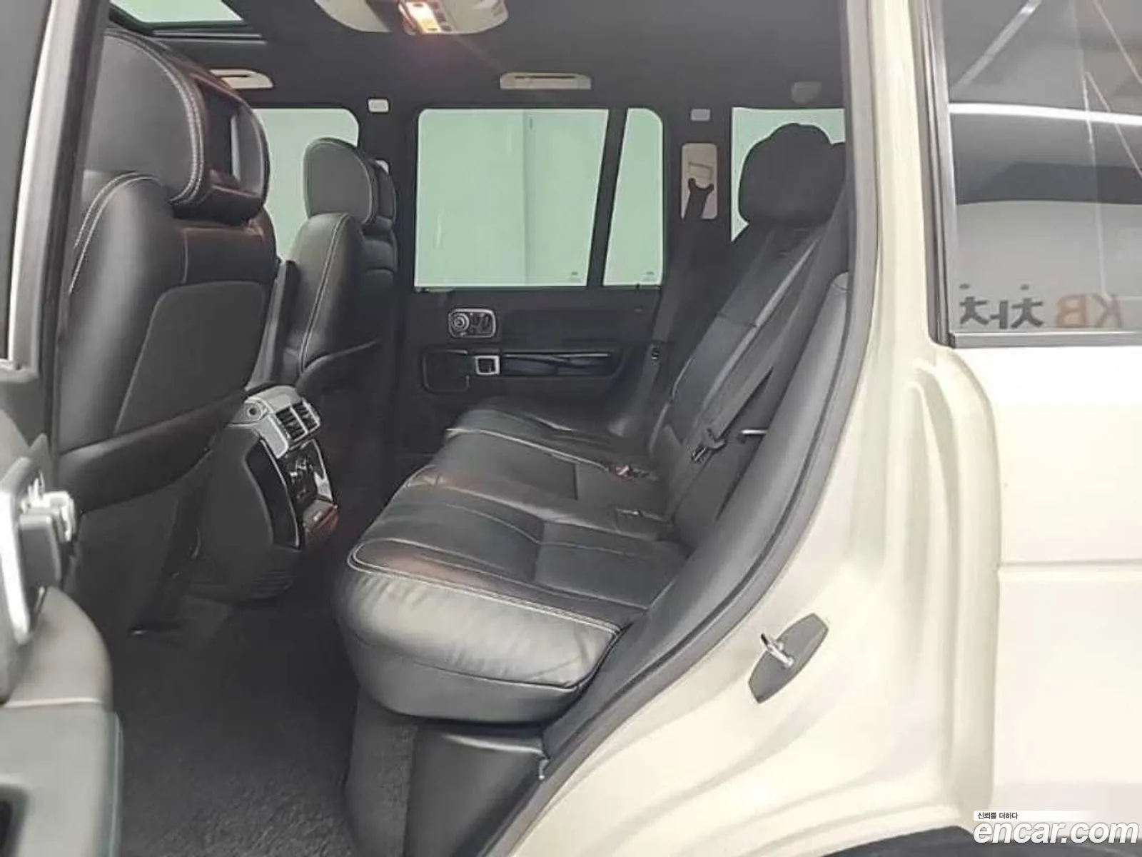 Land Rover Range Rover 2010 — 11