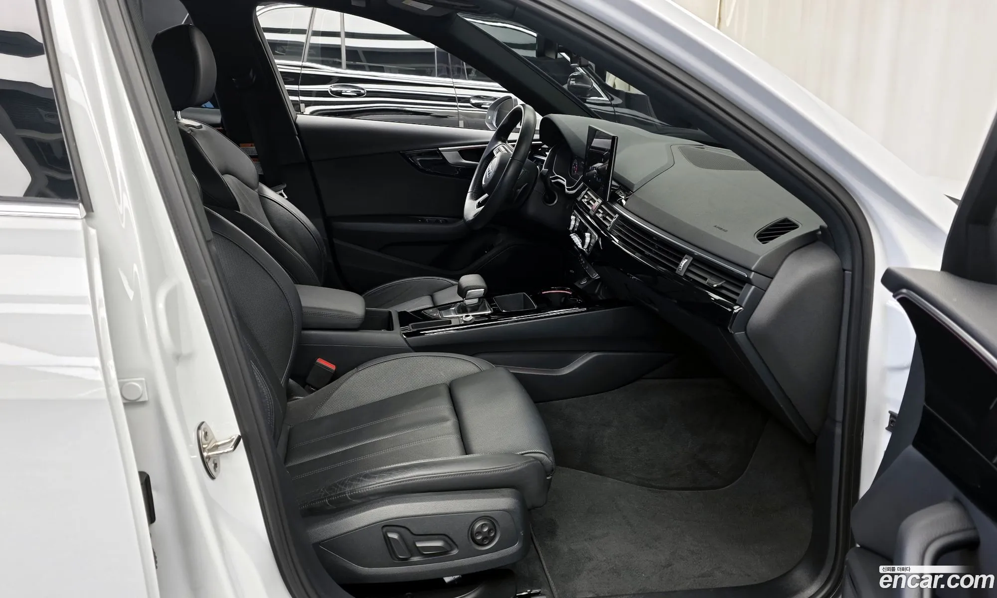 Audi A4 2020 WAUZZZF45LN009499 — 8