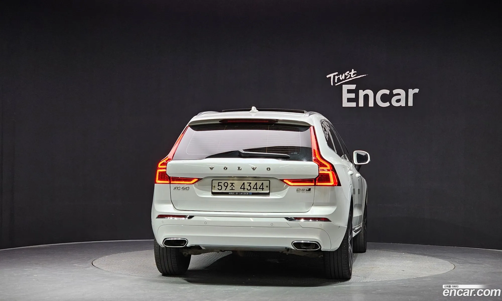 Volvo XC60 2019 YV1UZ68TCK1261732 — 16