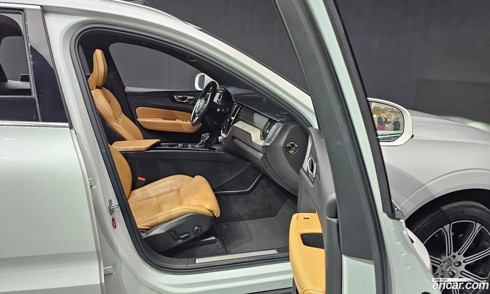 Volvo XC60 2019 YV1UZ68TCK1261732 — 11