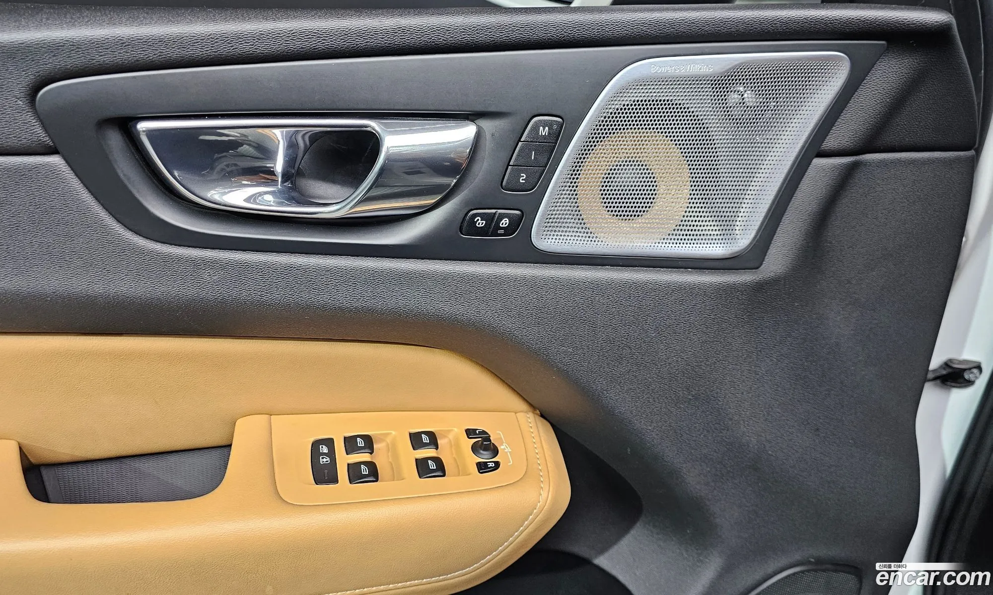 Volvo XC60 2019 YV1UZ68TCK1261732 — 20