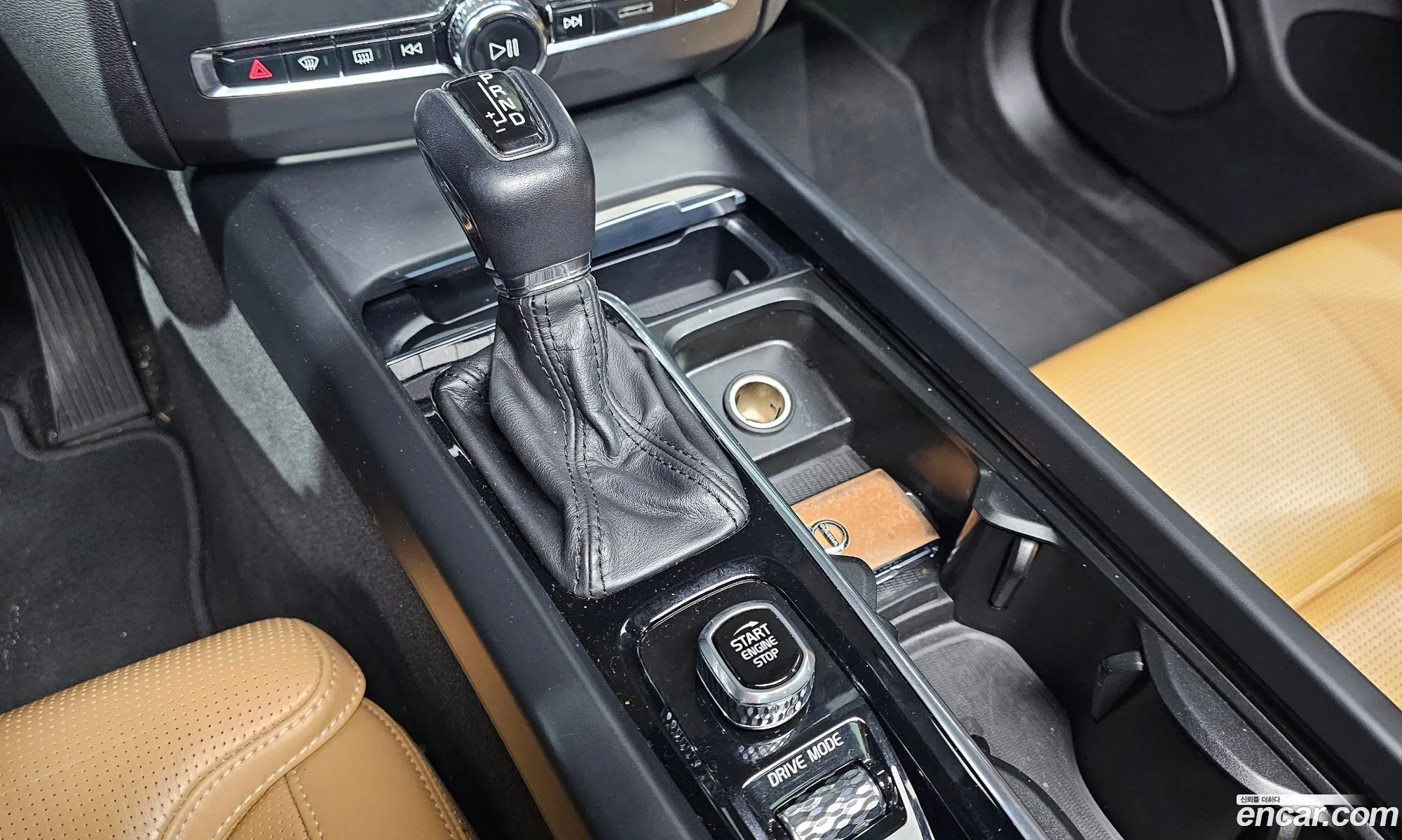Volvo XC60 2019 YV1UZ68TCK1261732 — 5