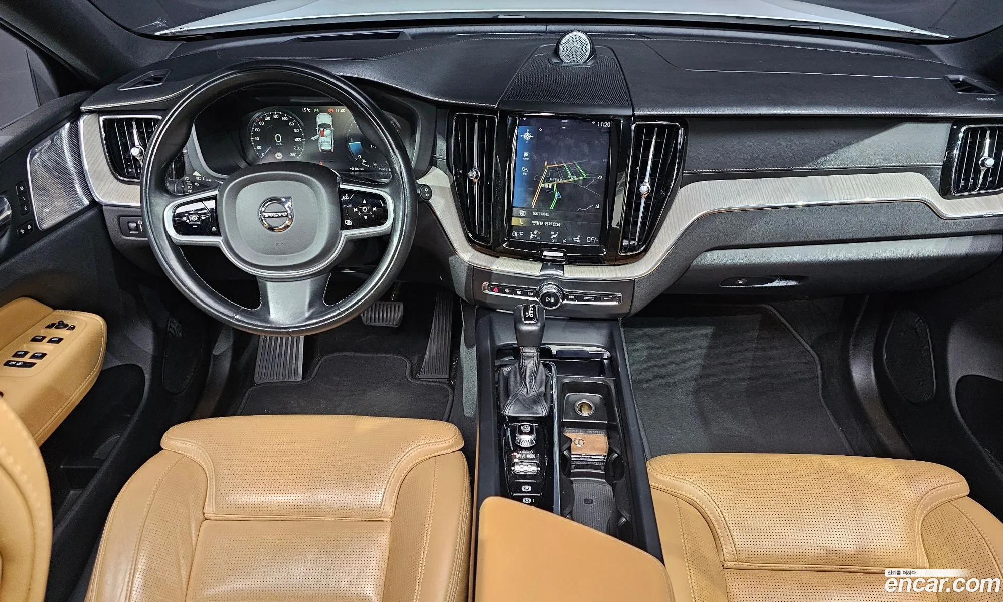 Volvo XC60 2019 YV1UZ68TCK1261732 — 3