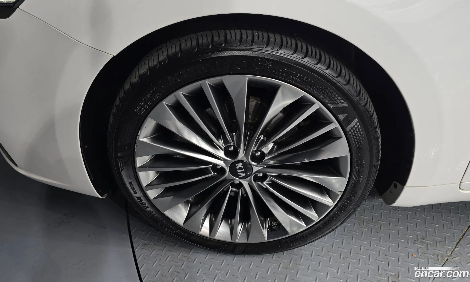Kia K7 2017 — 11
