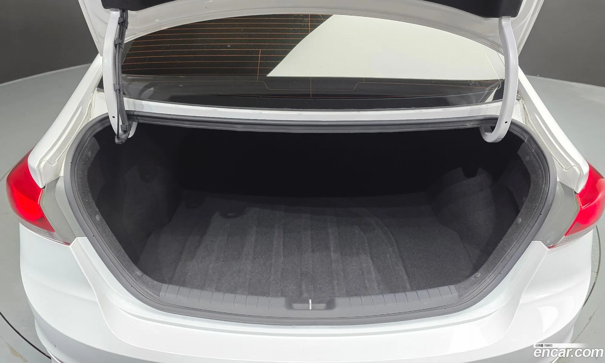 Hyundai Elantra AD 2015 — 9