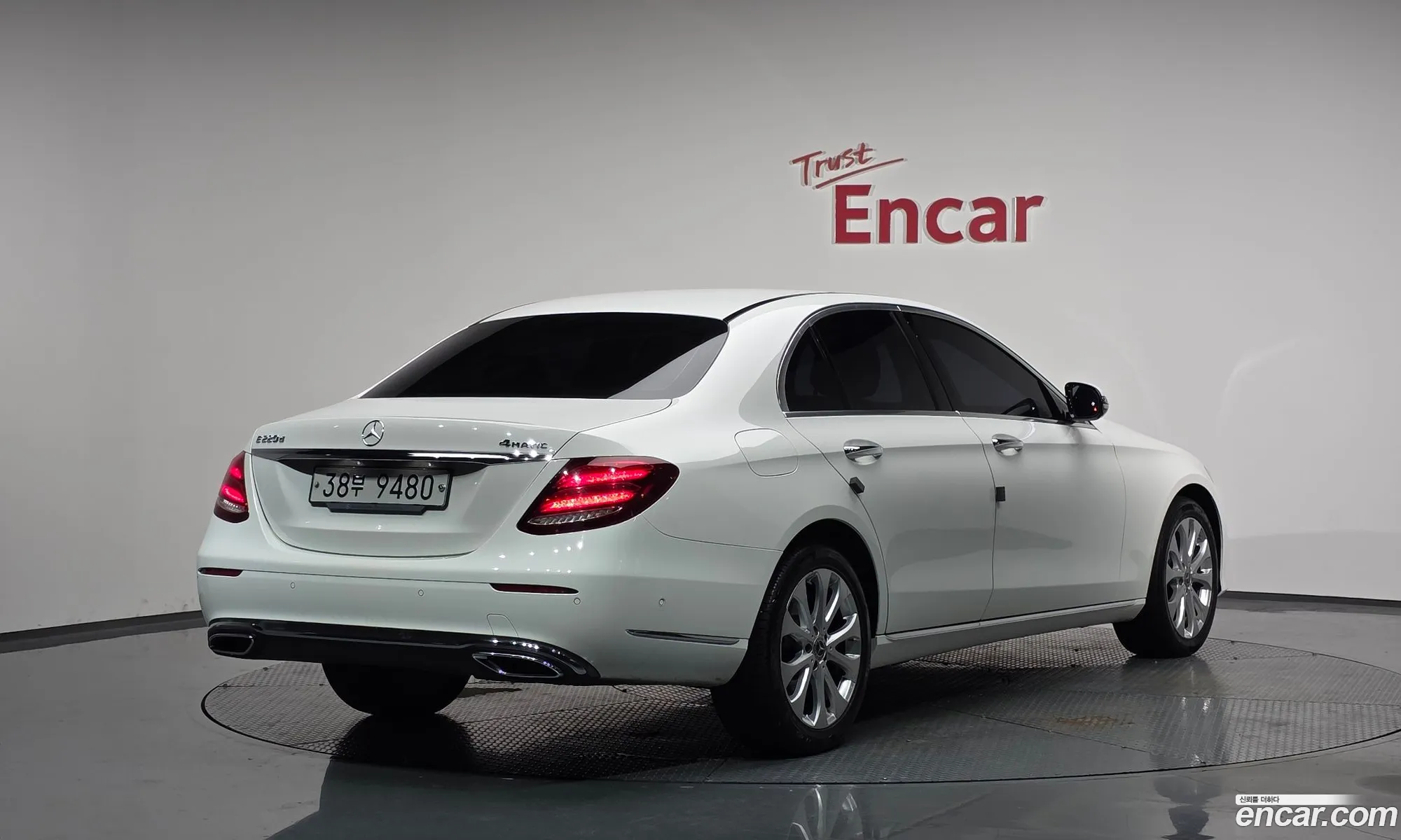 Mercedes-Benz E-Class W213 2019 WDDZF0FB1KA526249 — 10