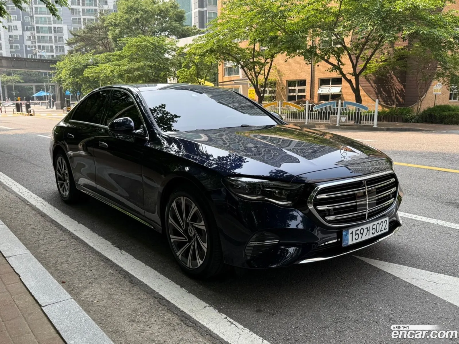Mercedes-Benz E-Class W214 2025 — 13
