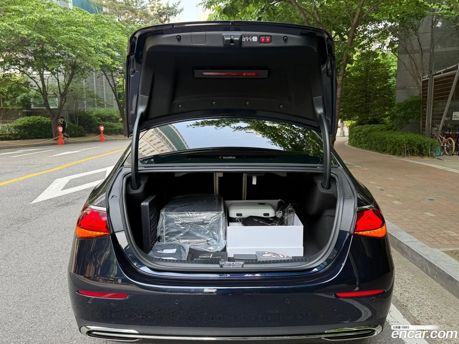 Mercedes-Benz E-Class W214 2025 — 11