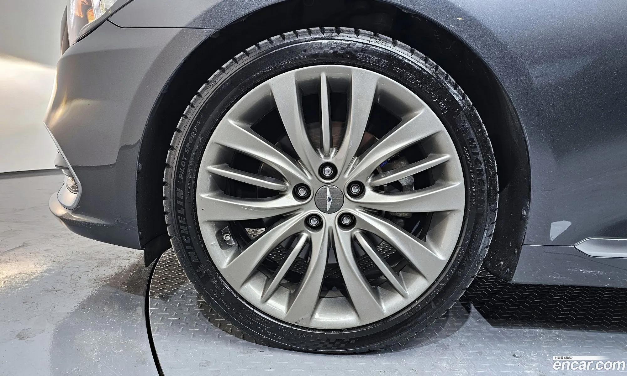 Genesis G80 2018 KMHGM41DBJU287775 — 14