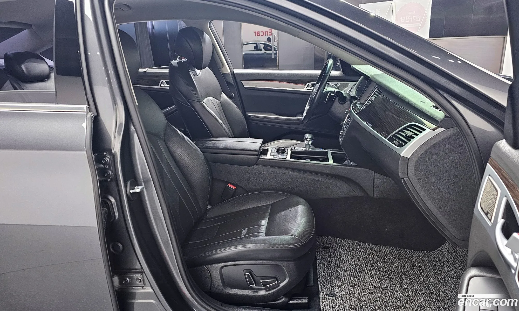 Genesis G80 2018 KMHGM41DBJU287775 — 17