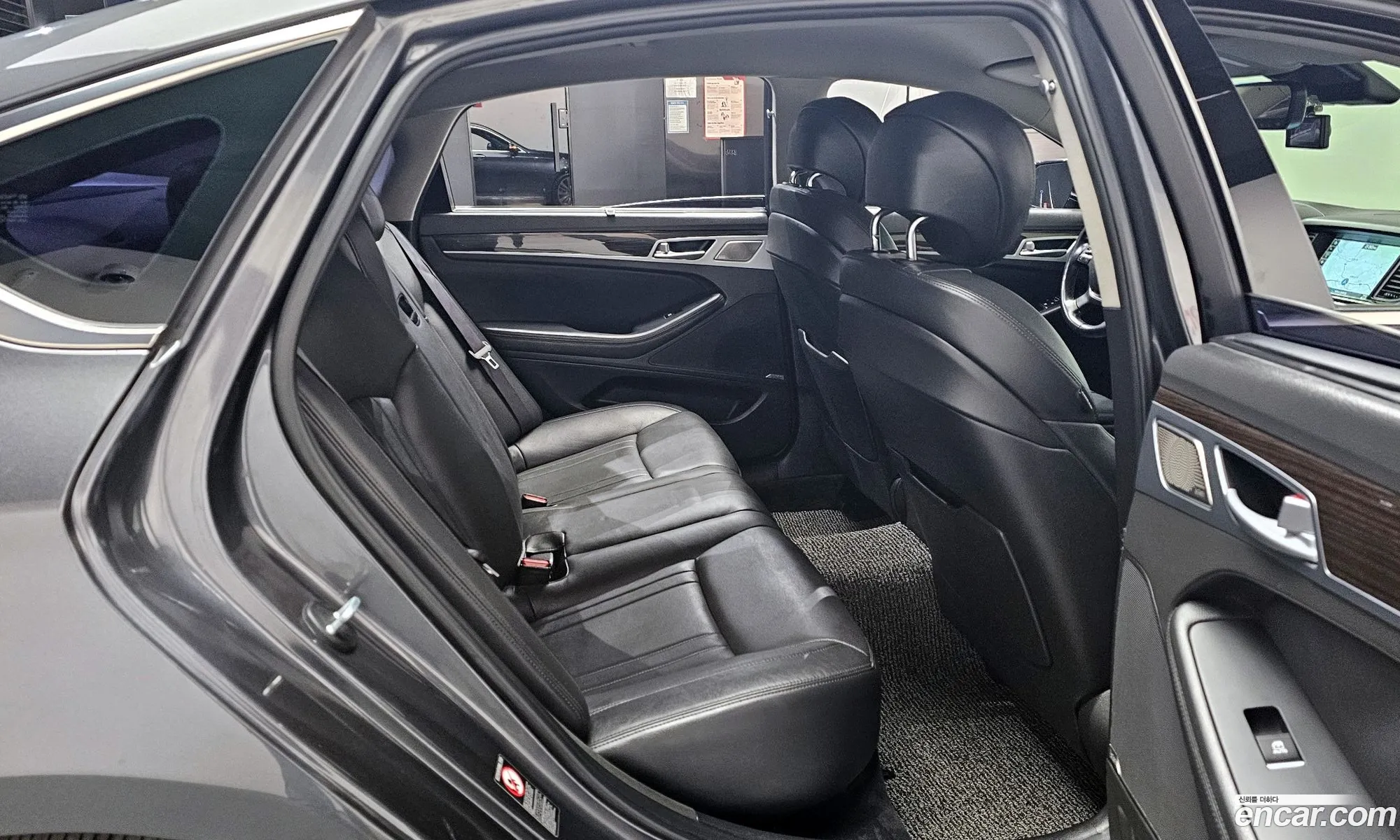 Genesis G80 2018 KMHGM41DBJU287775 — 8