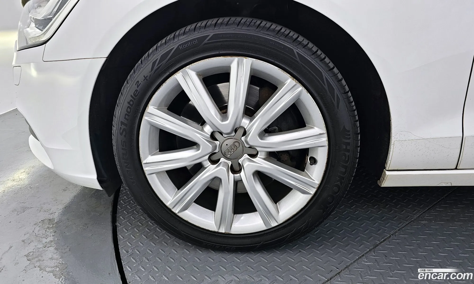 Audi A6 2012 — 11