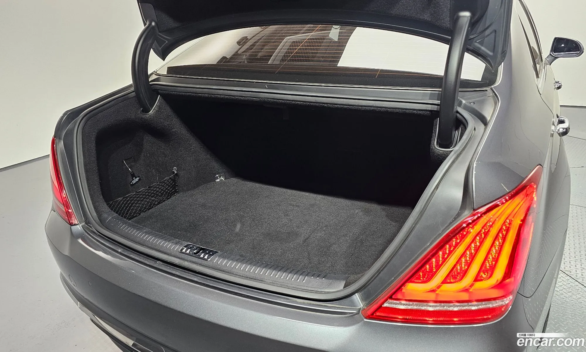 Genesis EQ900 2016 — 16