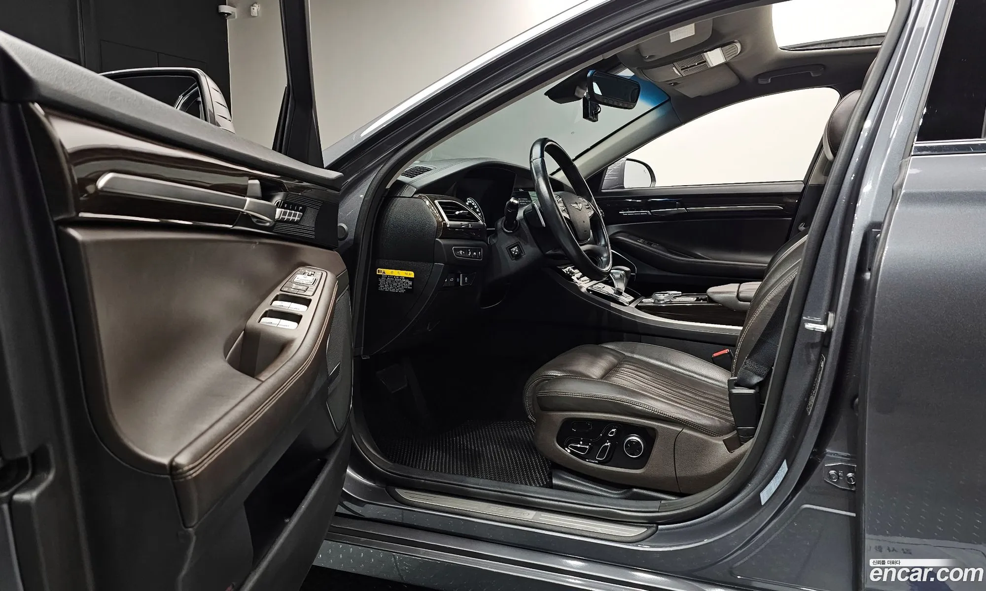 Genesis EQ900 2016 — 9