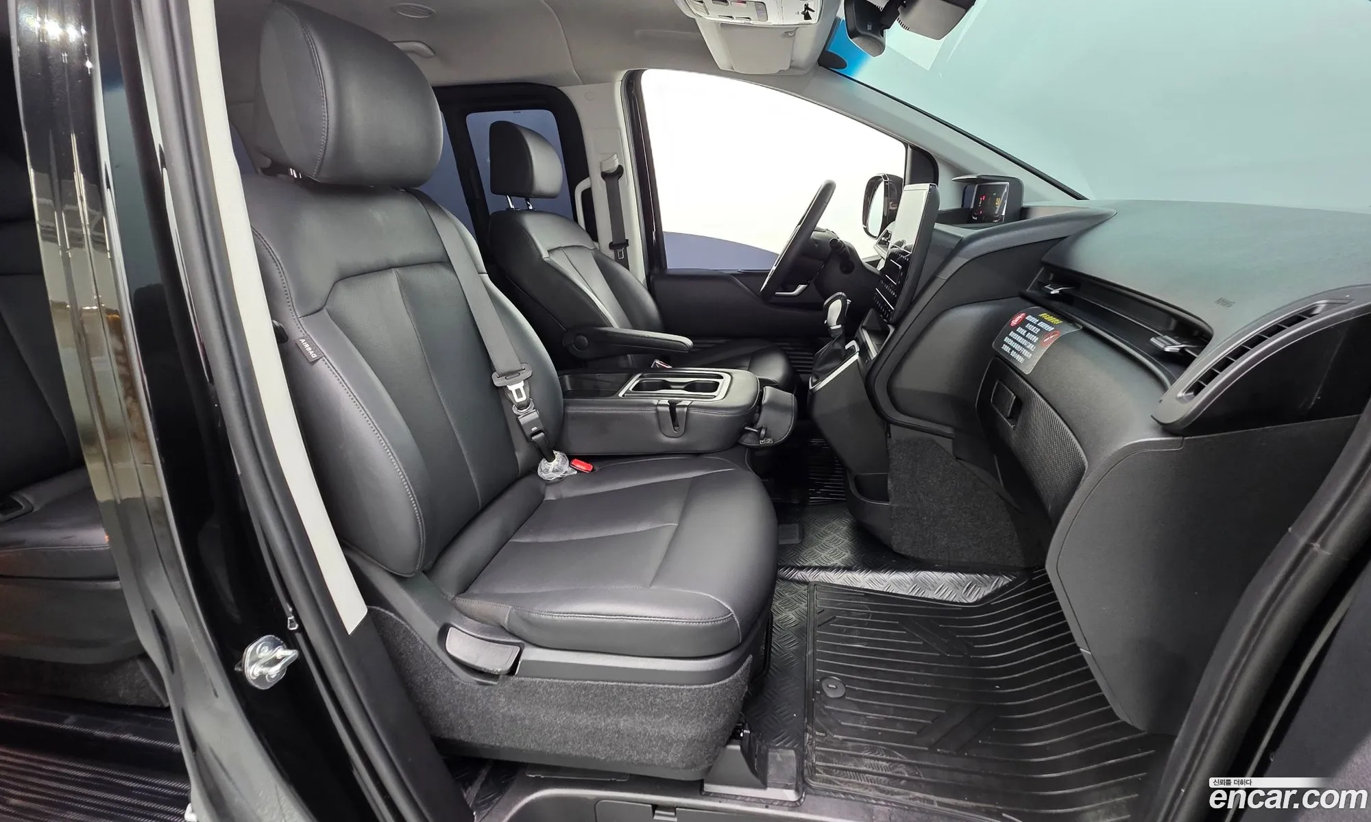 Hyundai Staria 2025 — 8