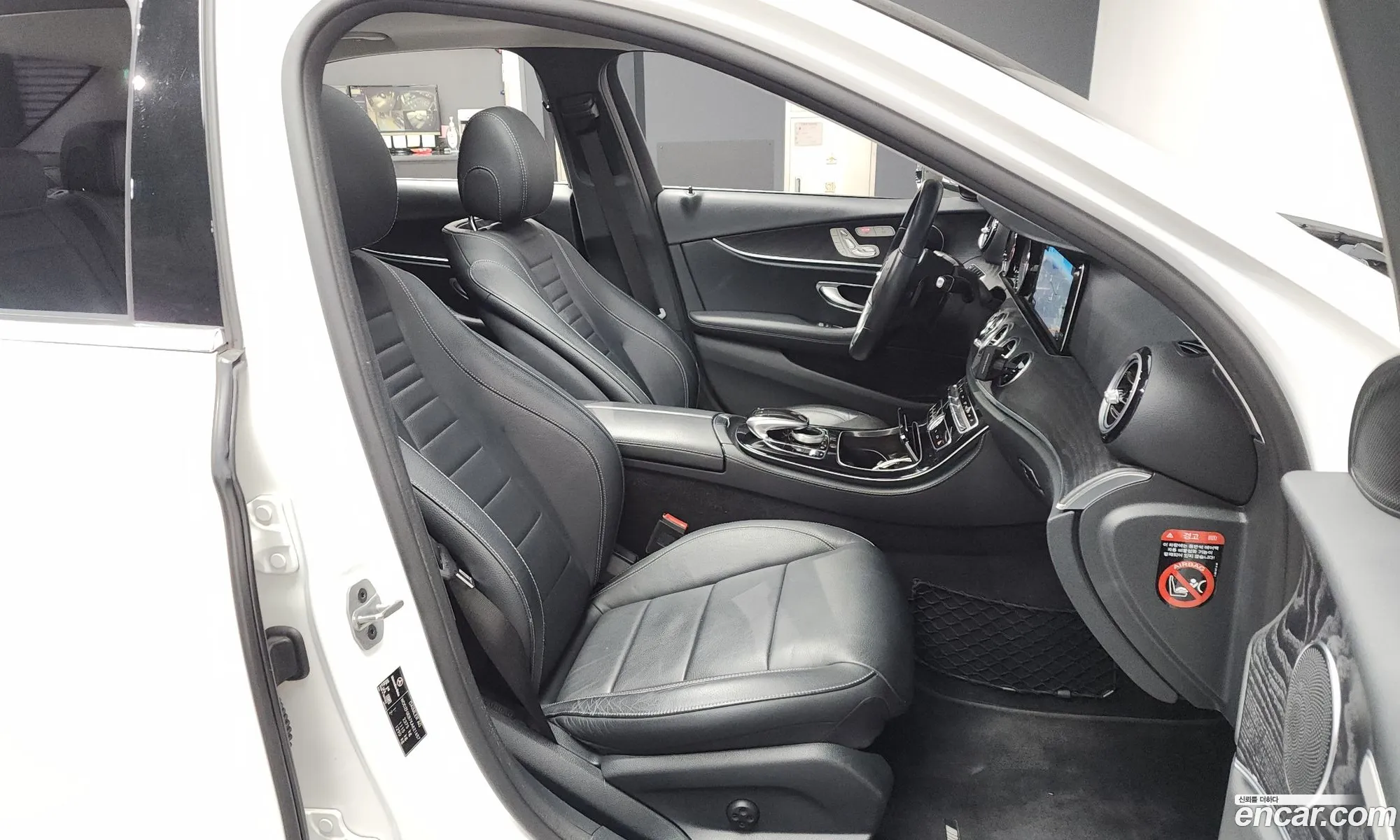 Mercedes-Benz E-Class W213 2019 WDDZF0EB7KA621657 — 11