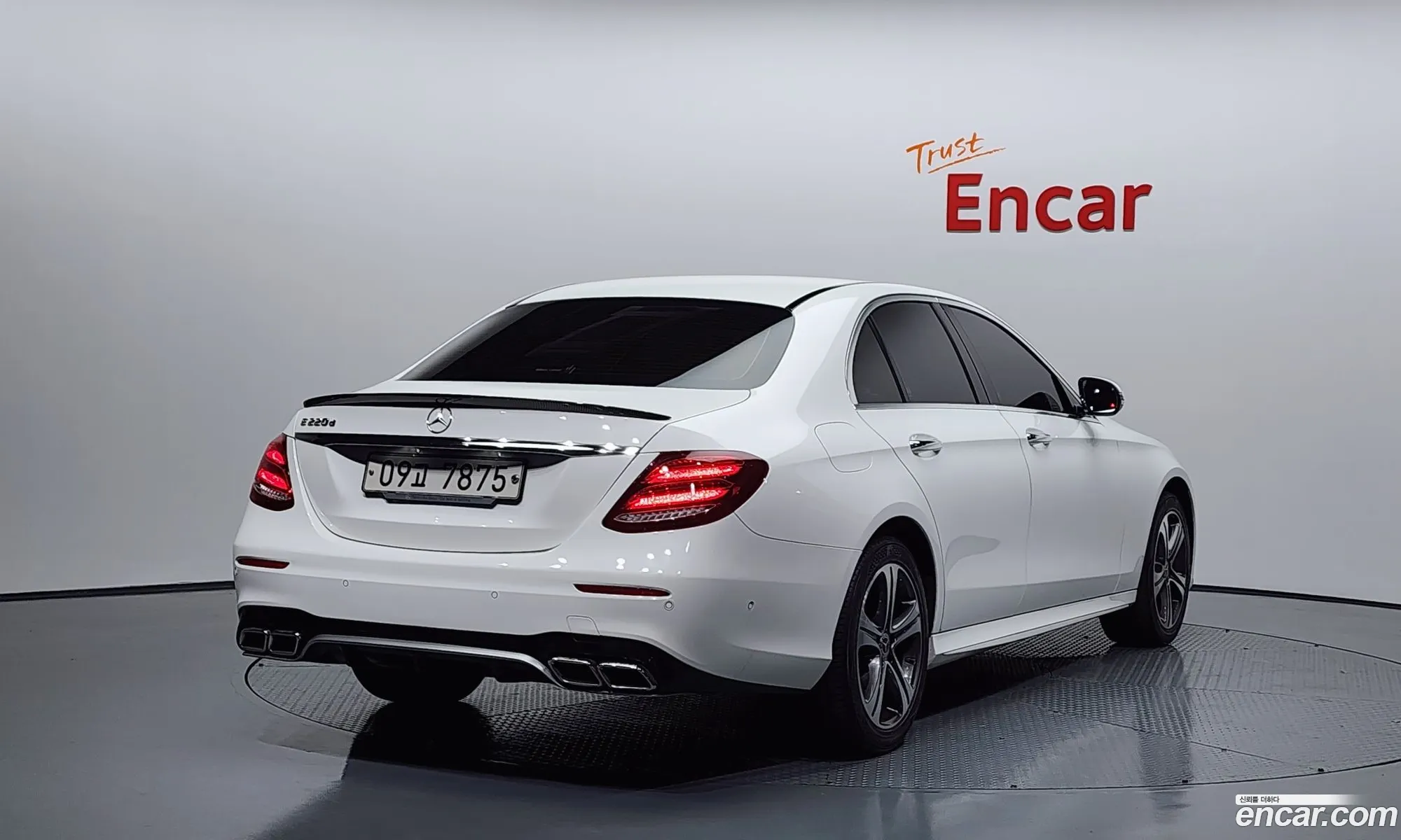 Mercedes-Benz E-Class W213 2019 WDDZF0EB7KA621657 — 3