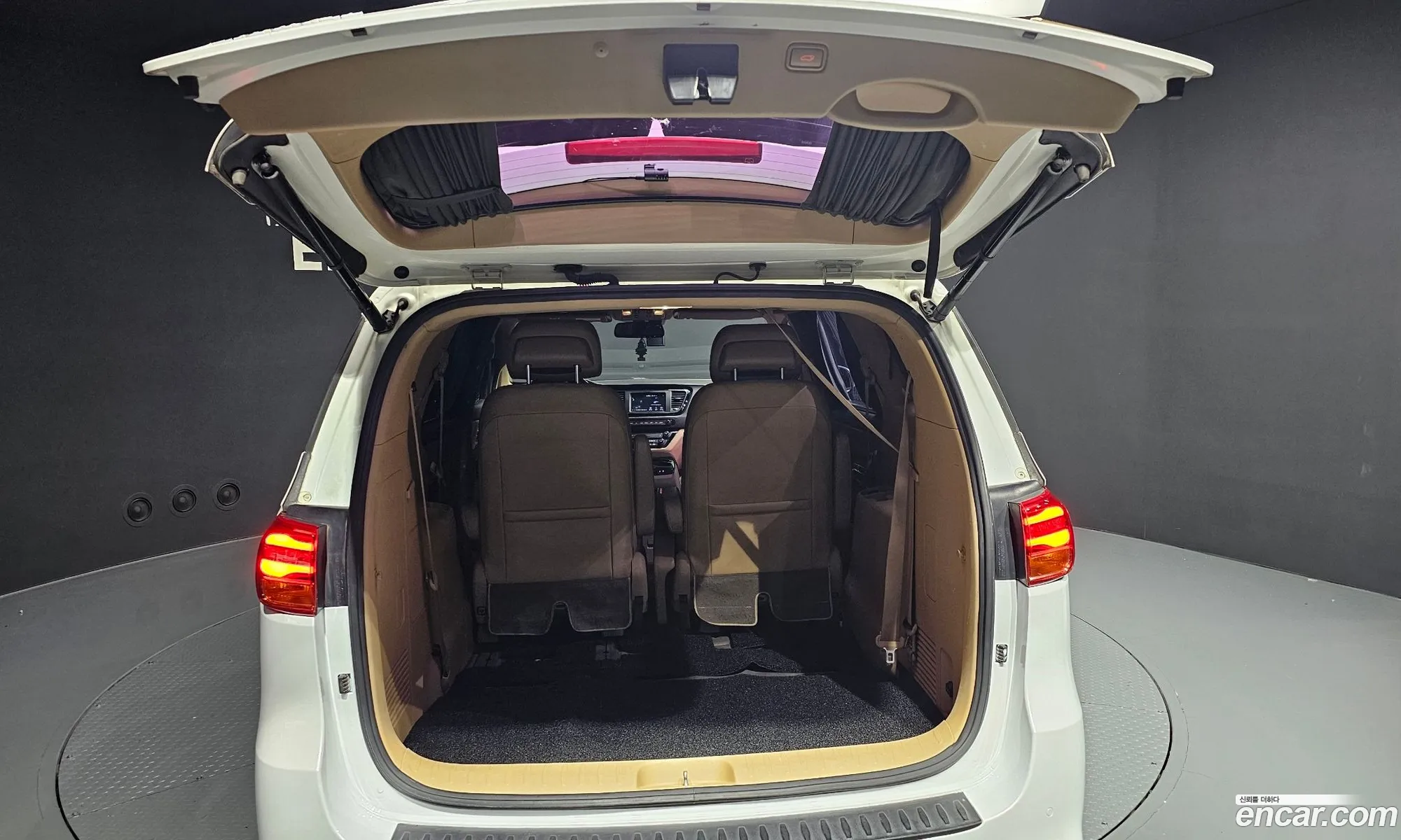 Kia Carnival 2019 — 18