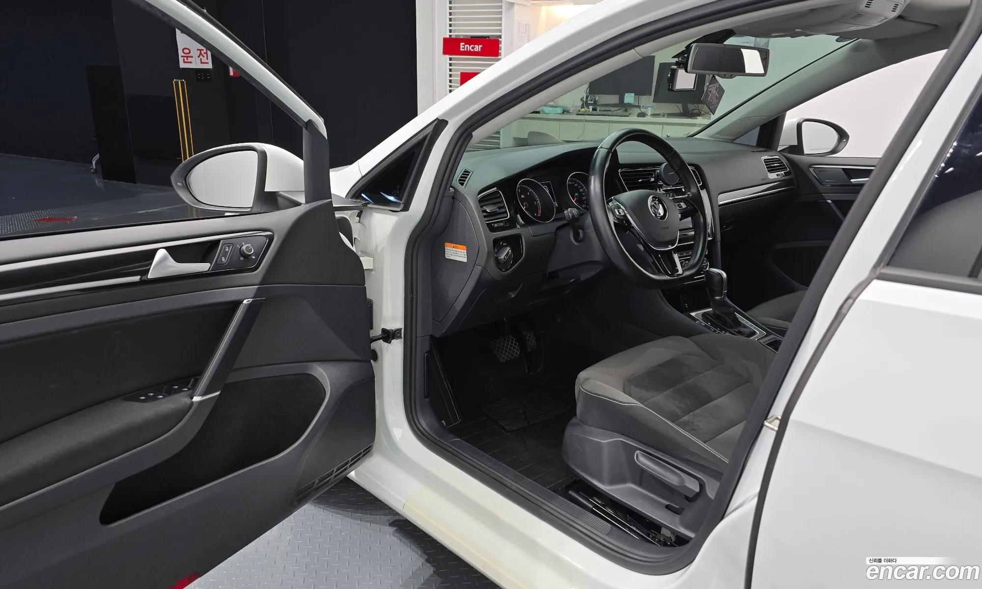 Volkswagen Golf 7th Gen 2014 — 2