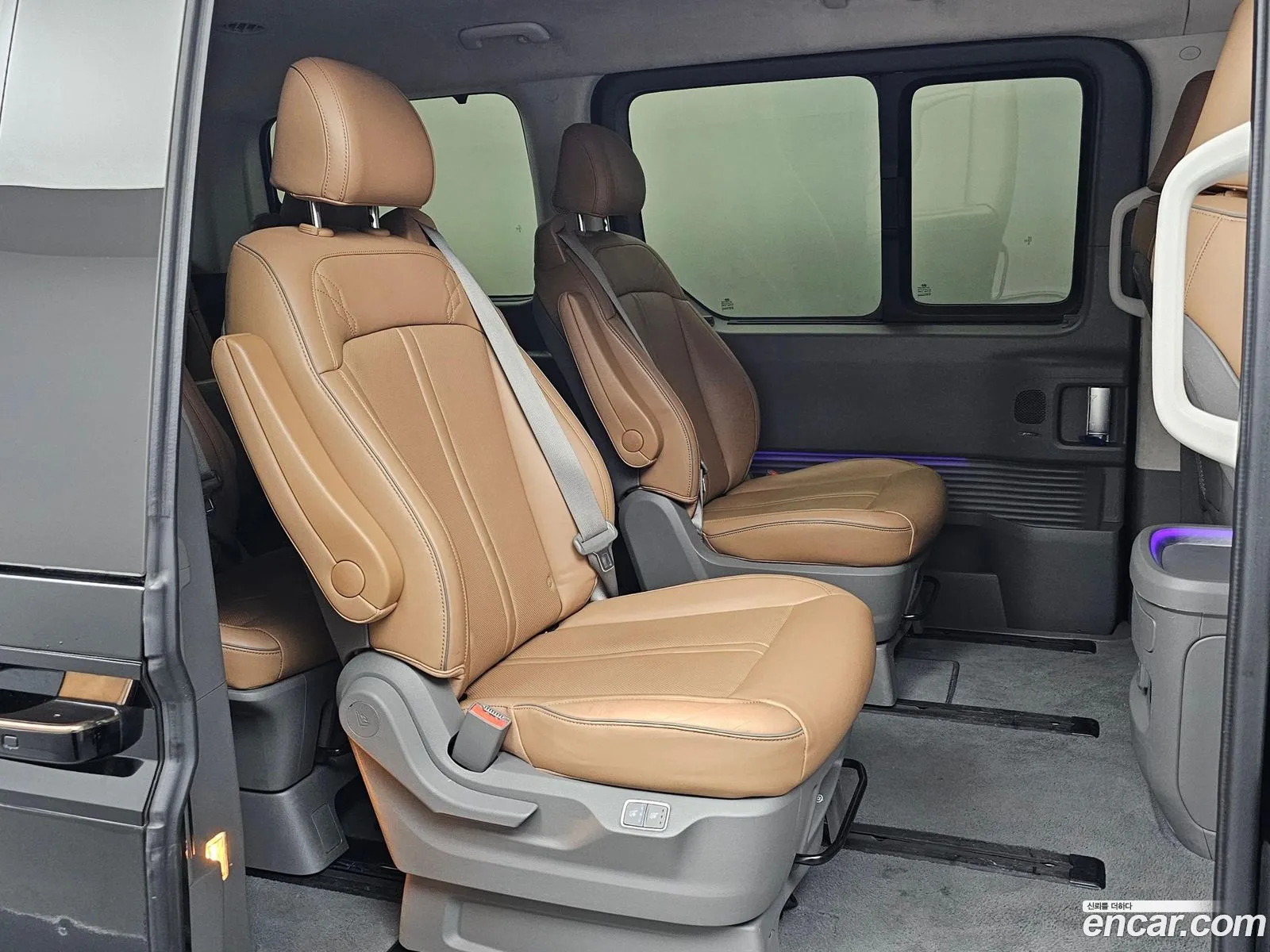 Hyundai Staria 2023 — 18