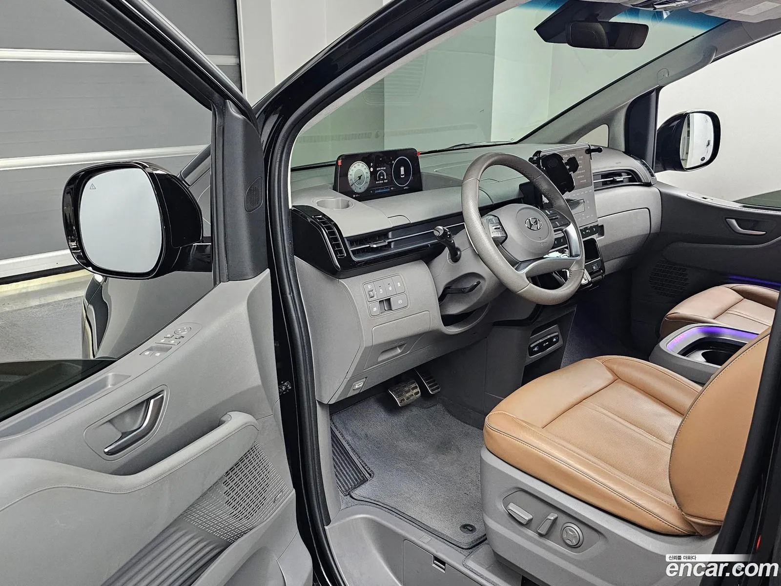 Hyundai Staria 2023 — 2